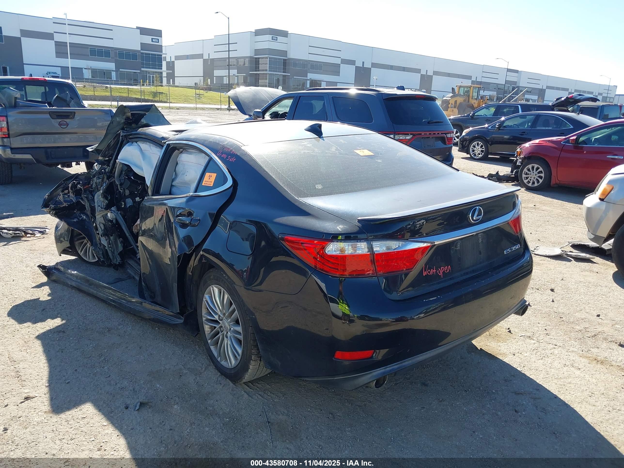 LEXUS ES image 3