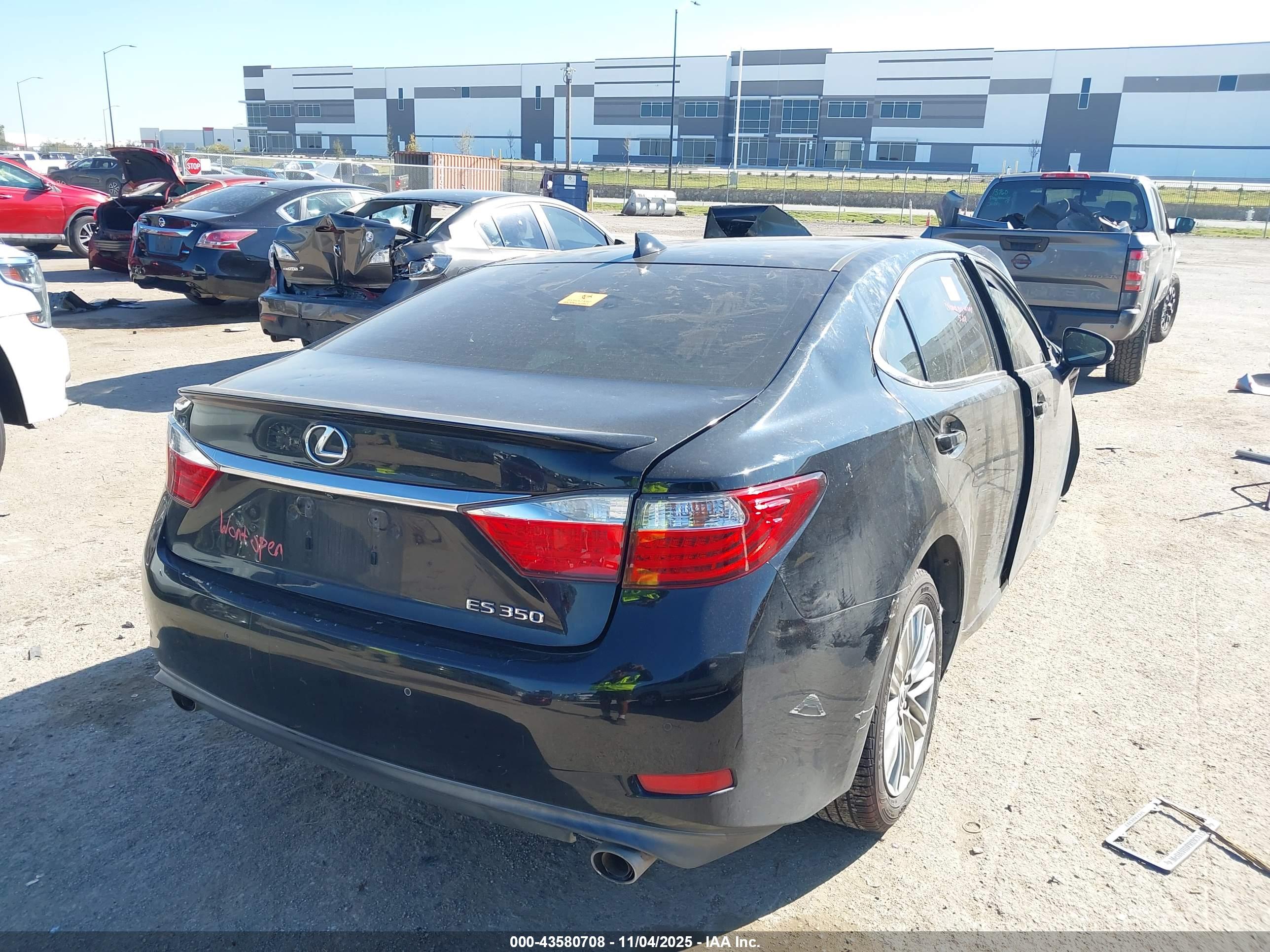 LEXUS ES image 4