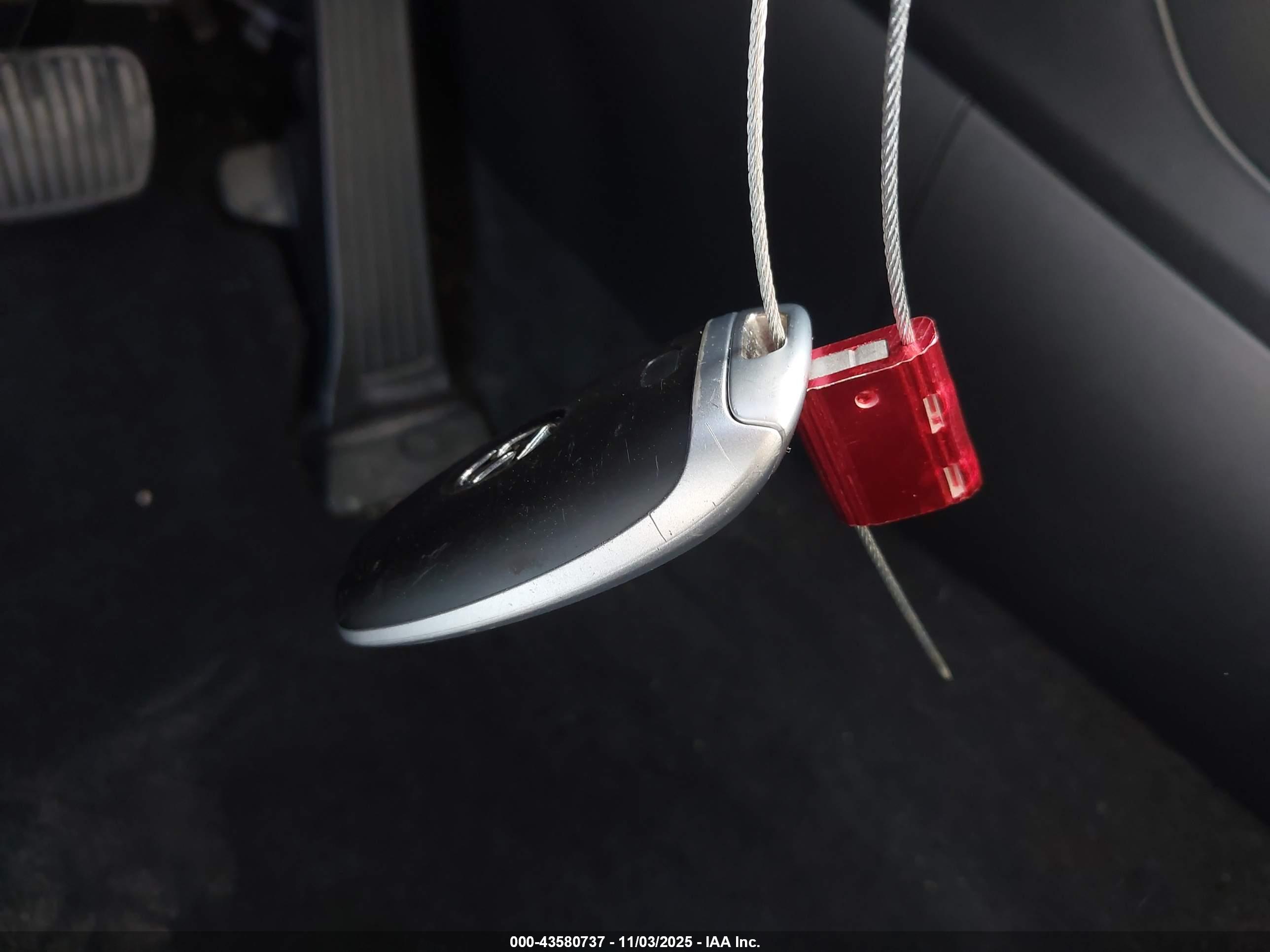 HYUNDAI SANTA image 11