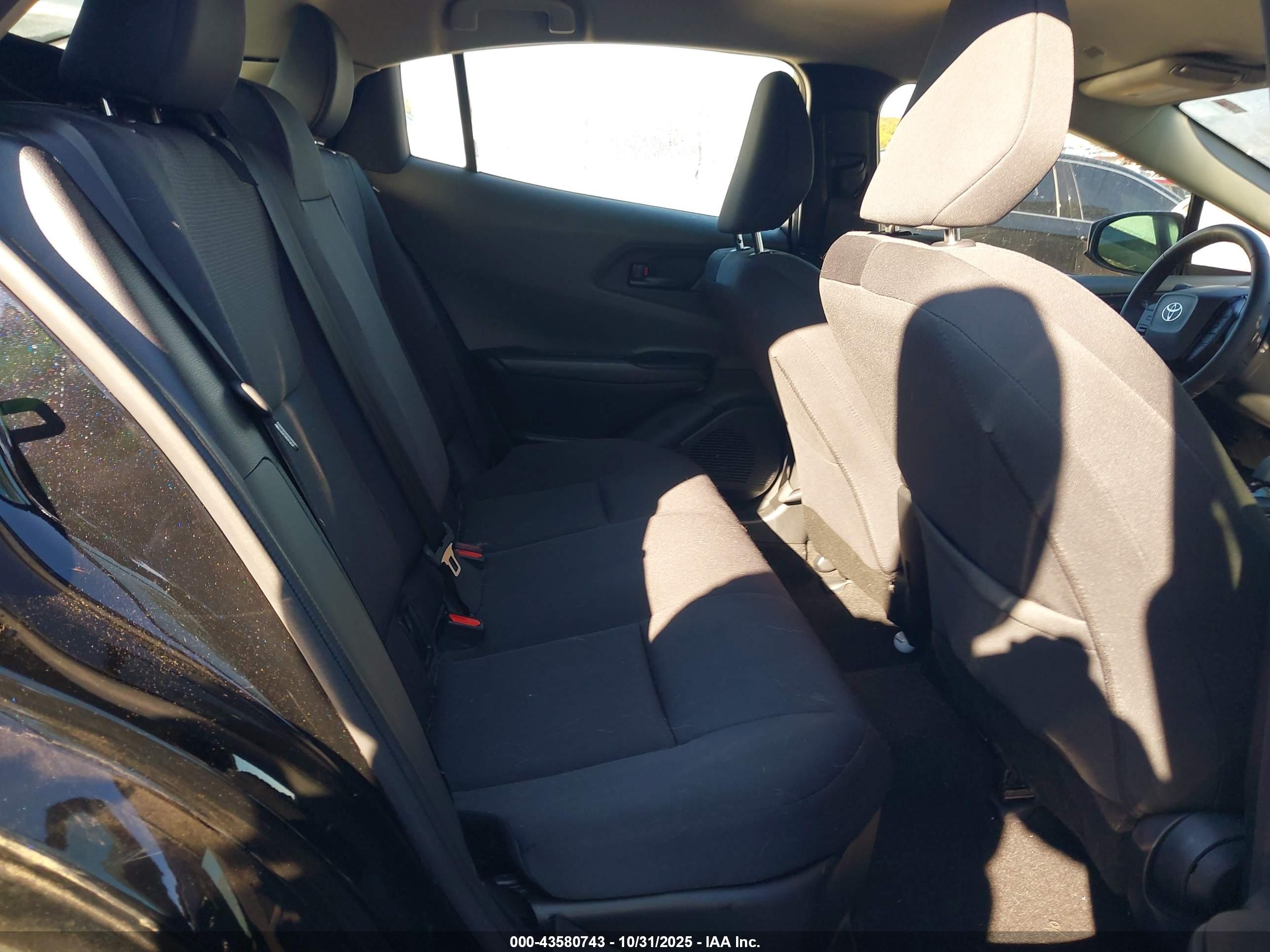 TOYOTA PRIUS image 8