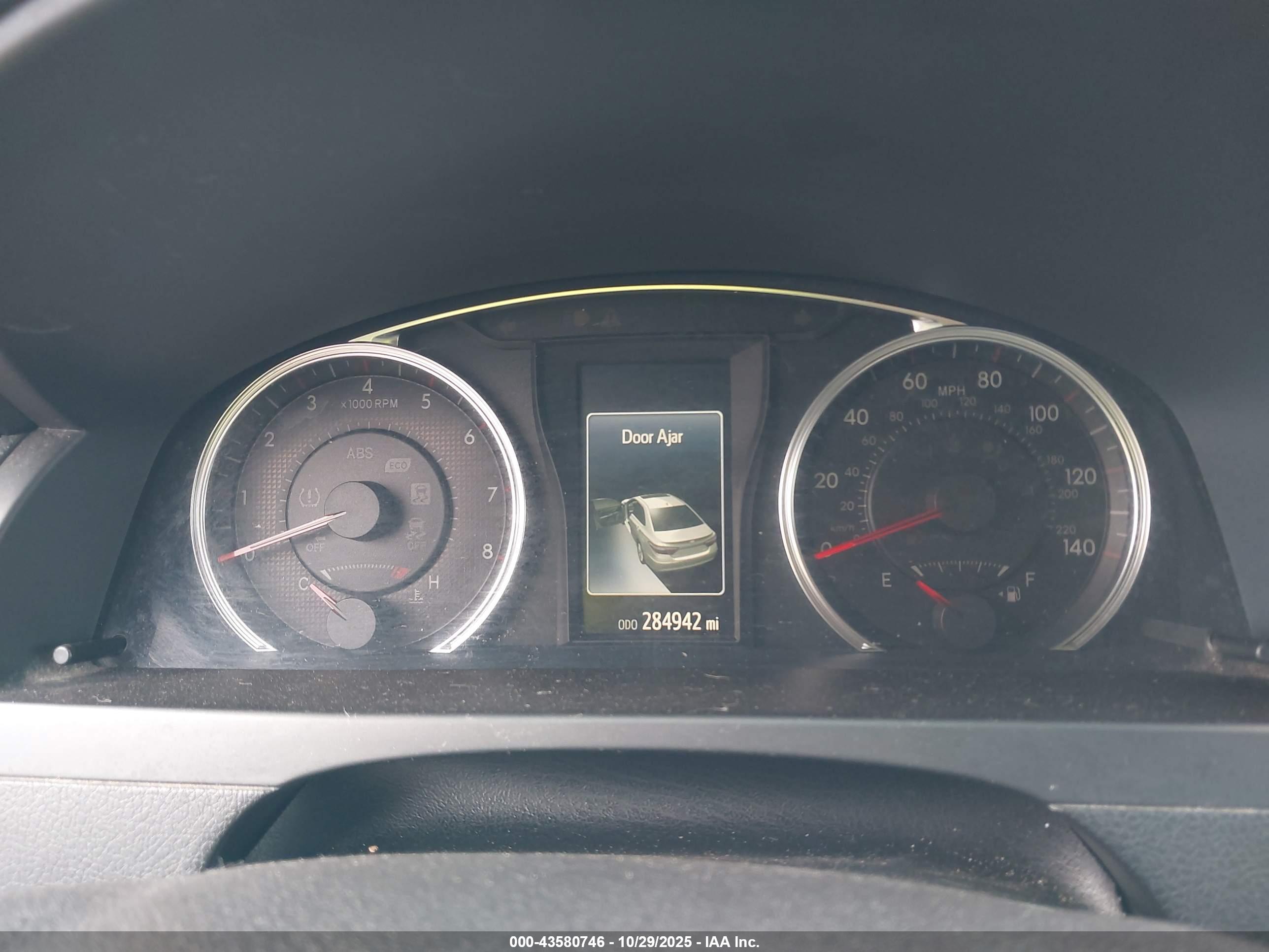 TOYOTA CAMRY image 7