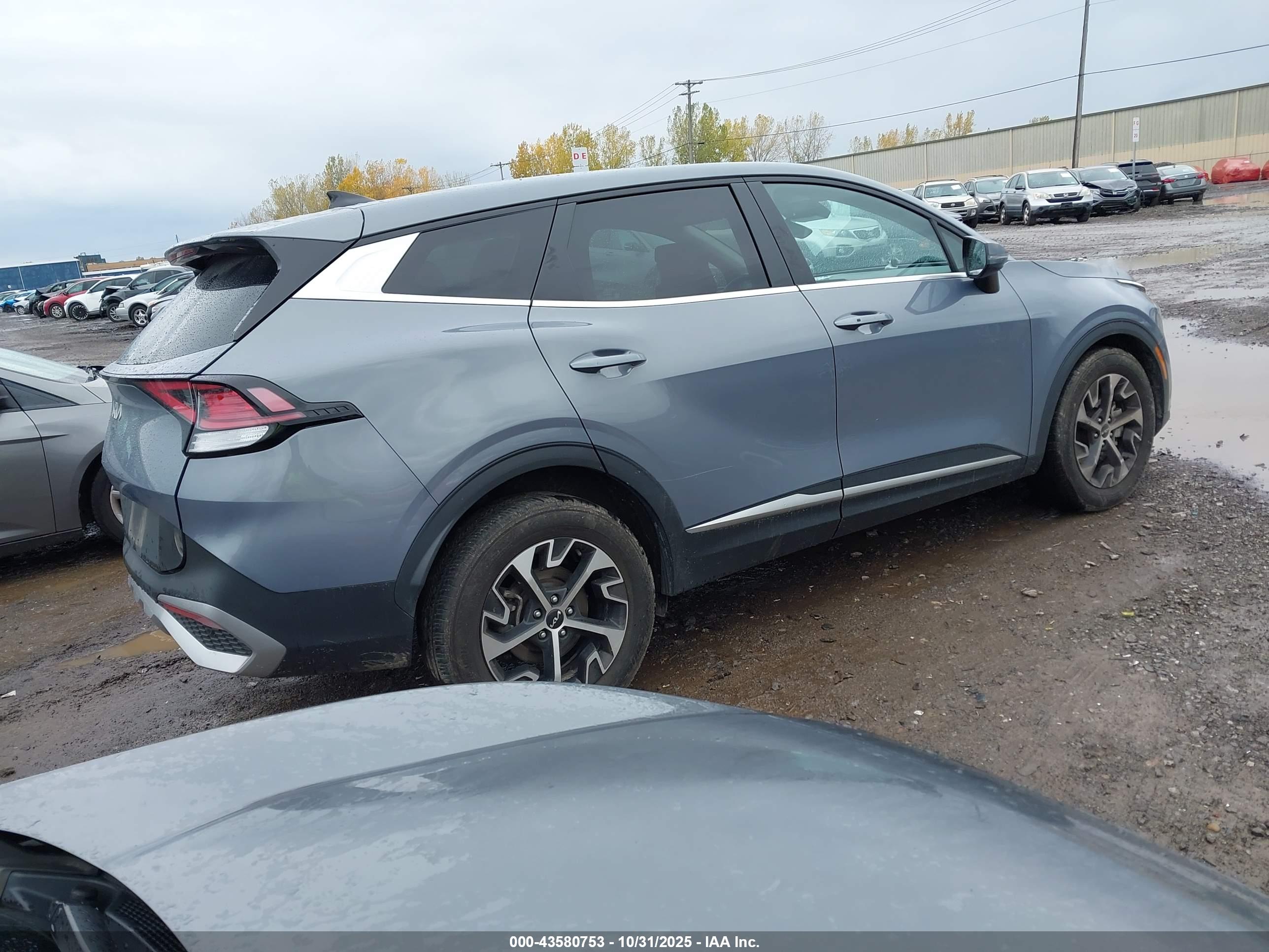 KIA SPORTAGE image 4
