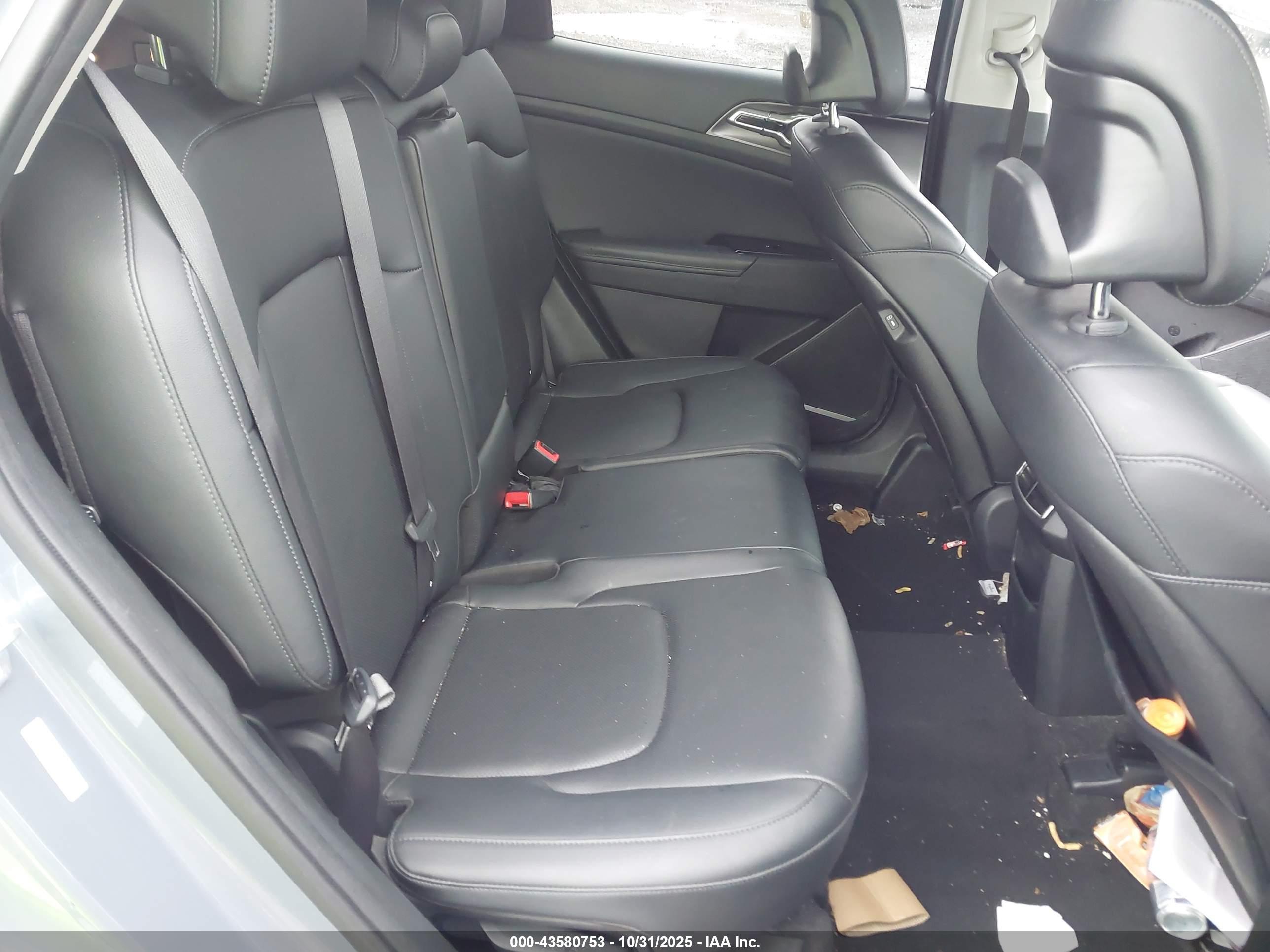 KIA SPORTAGE image 8