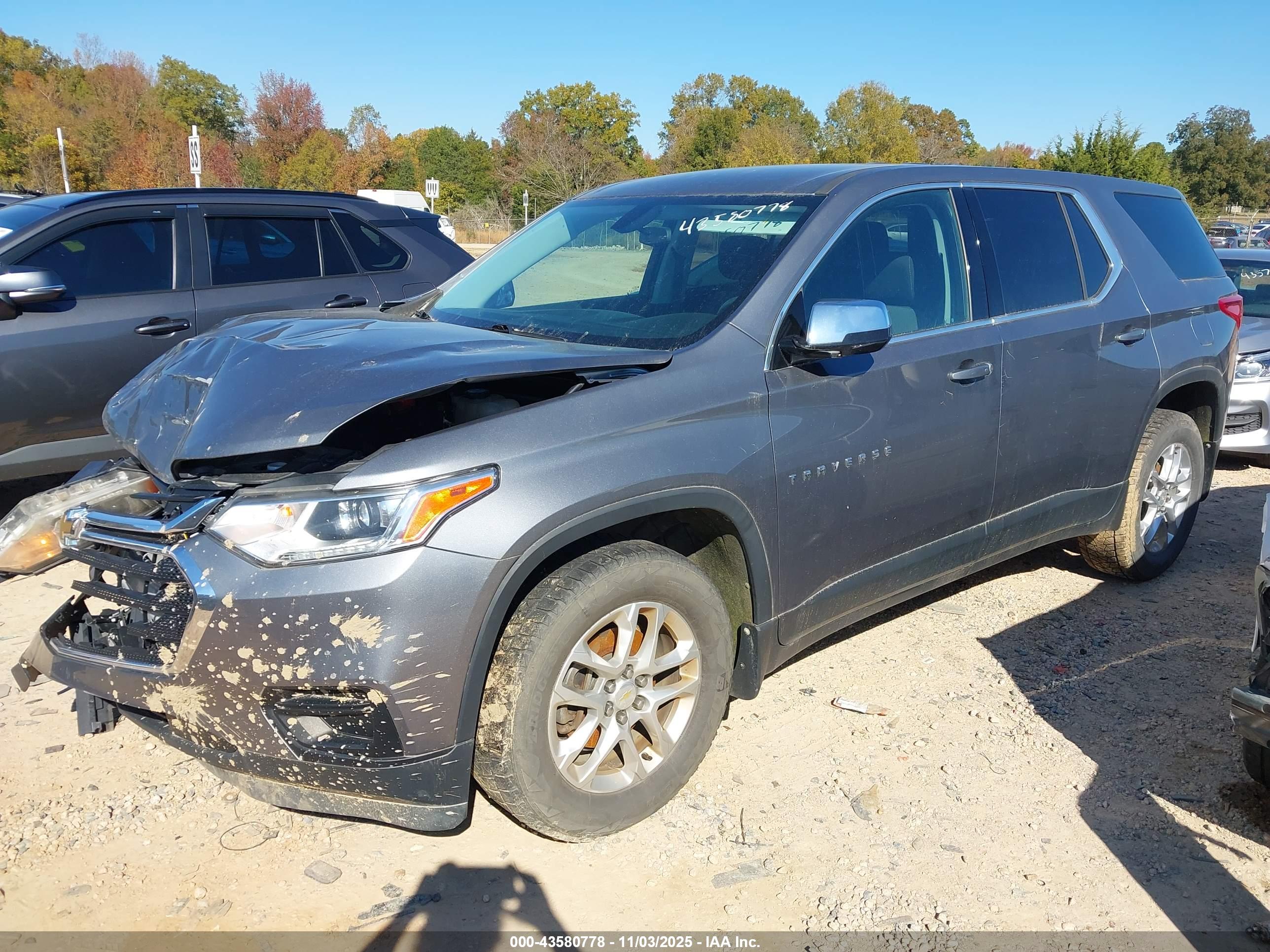 CHEVROLET TRAVERSE image 2