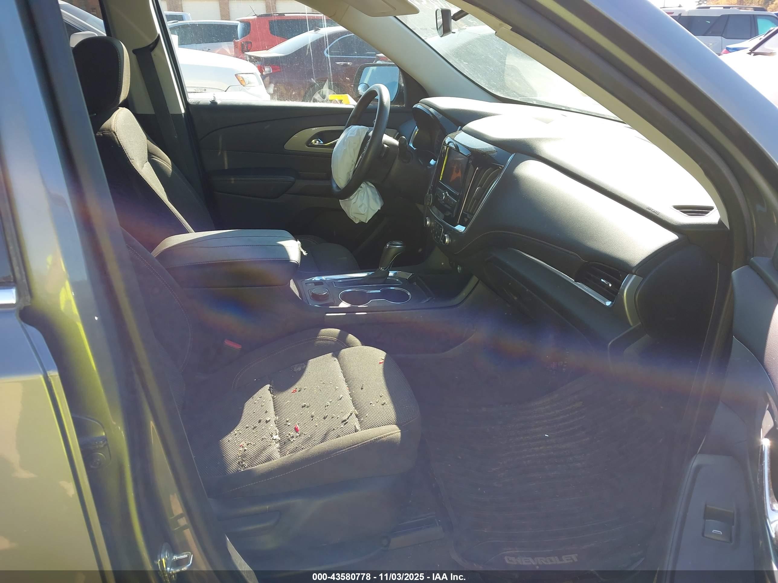 CHEVROLET TRAVERSE image 5