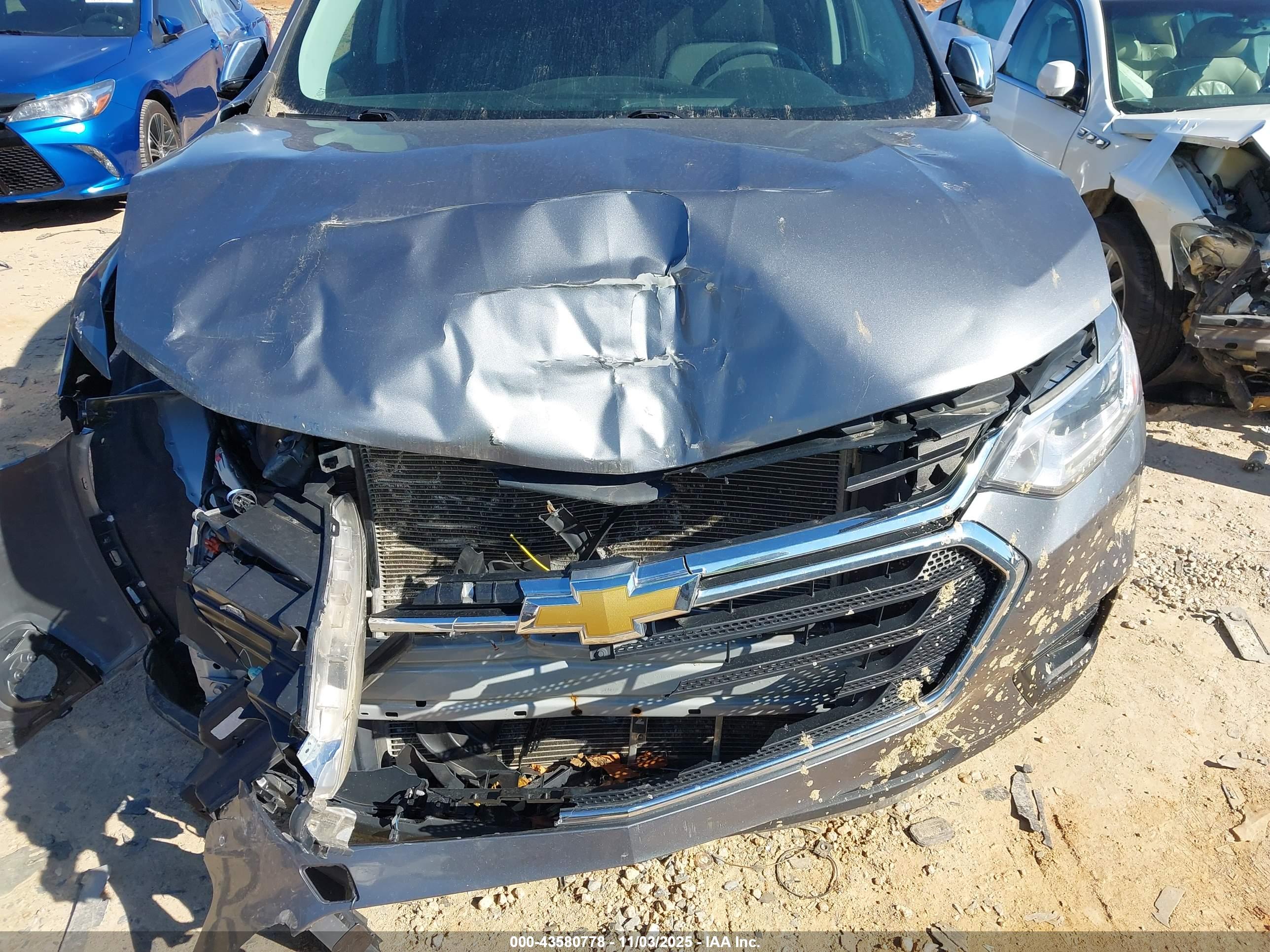CHEVROLET TRAVERSE image 6