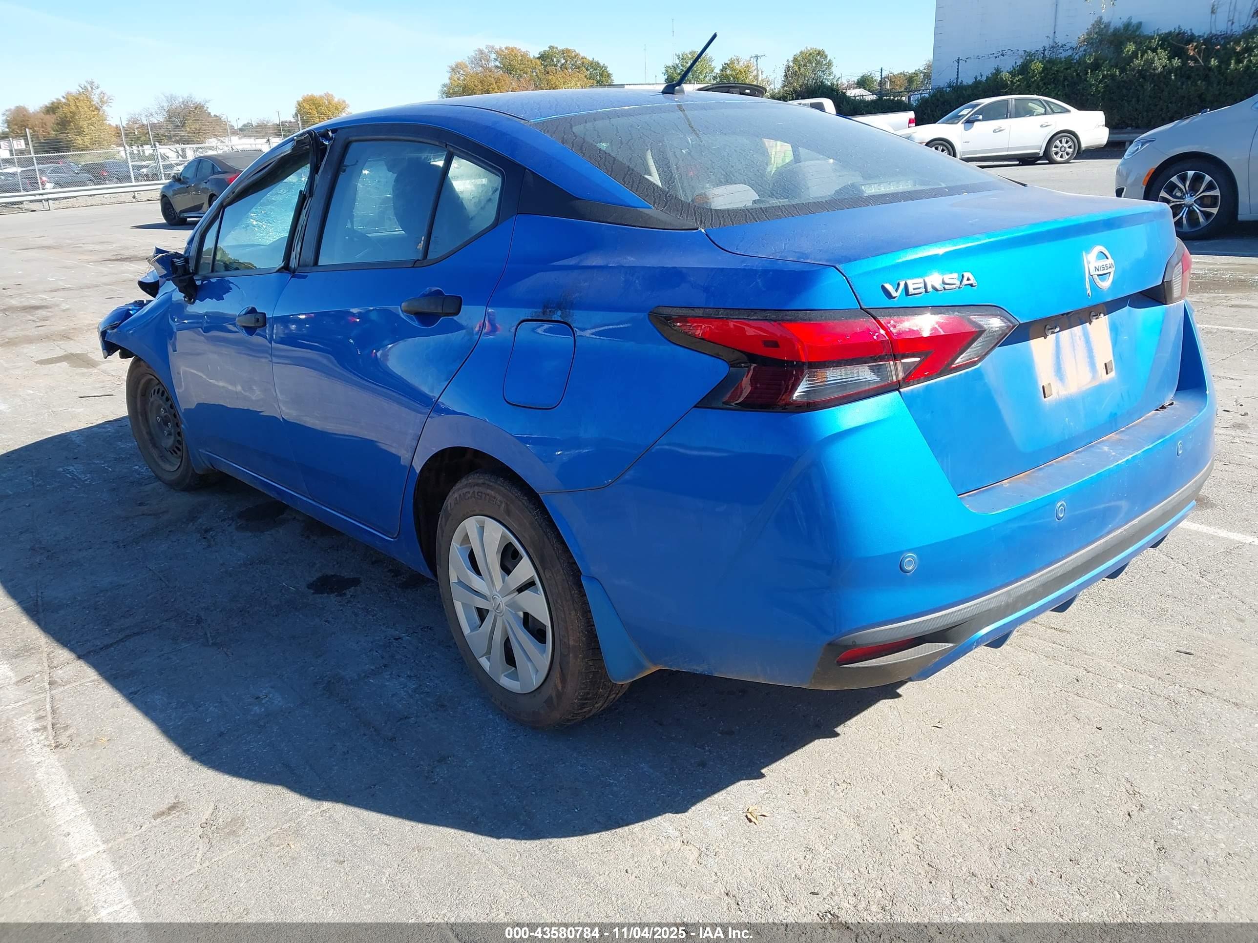 NISSAN VERSA image 3