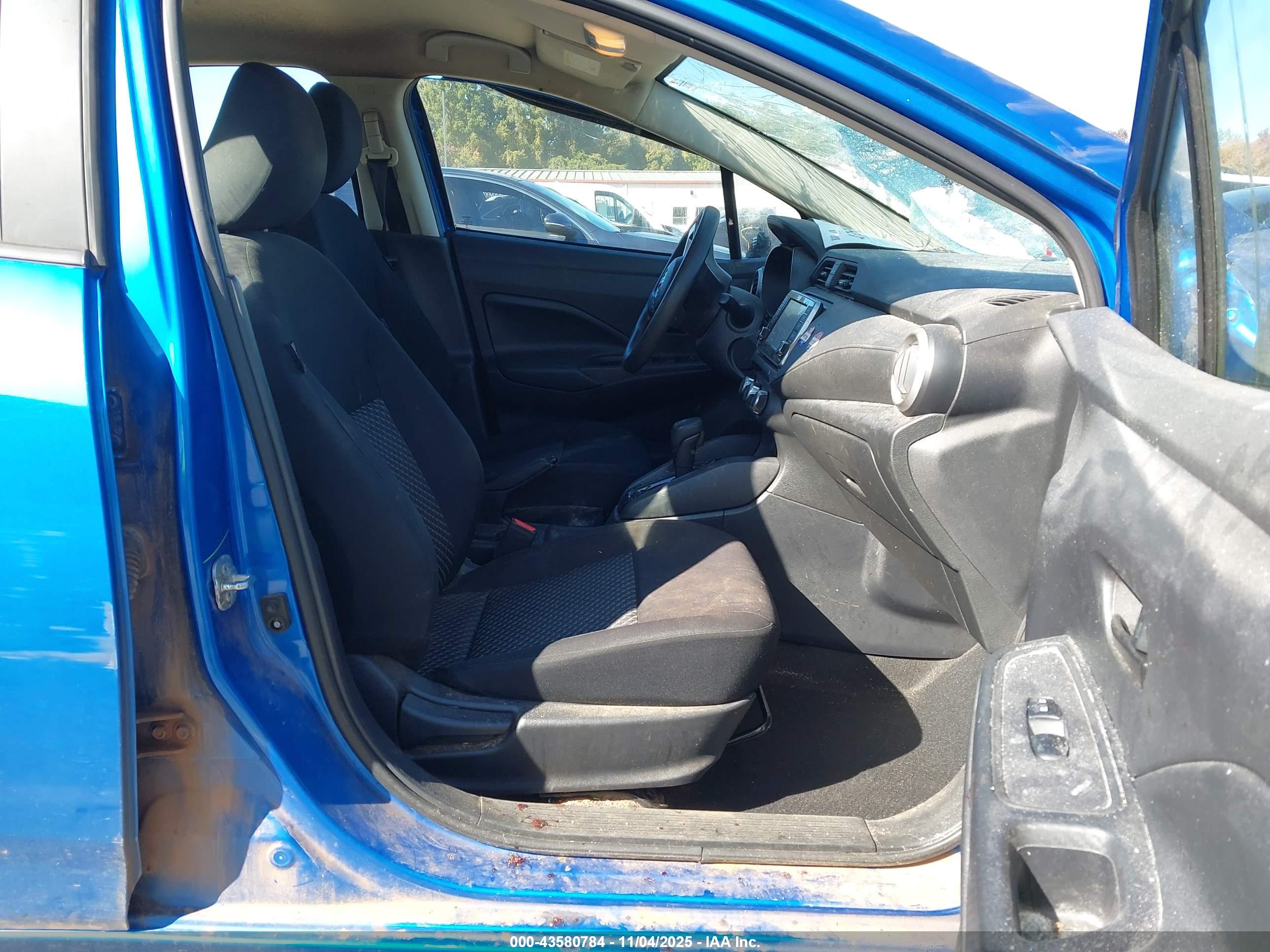NISSAN VERSA image 5