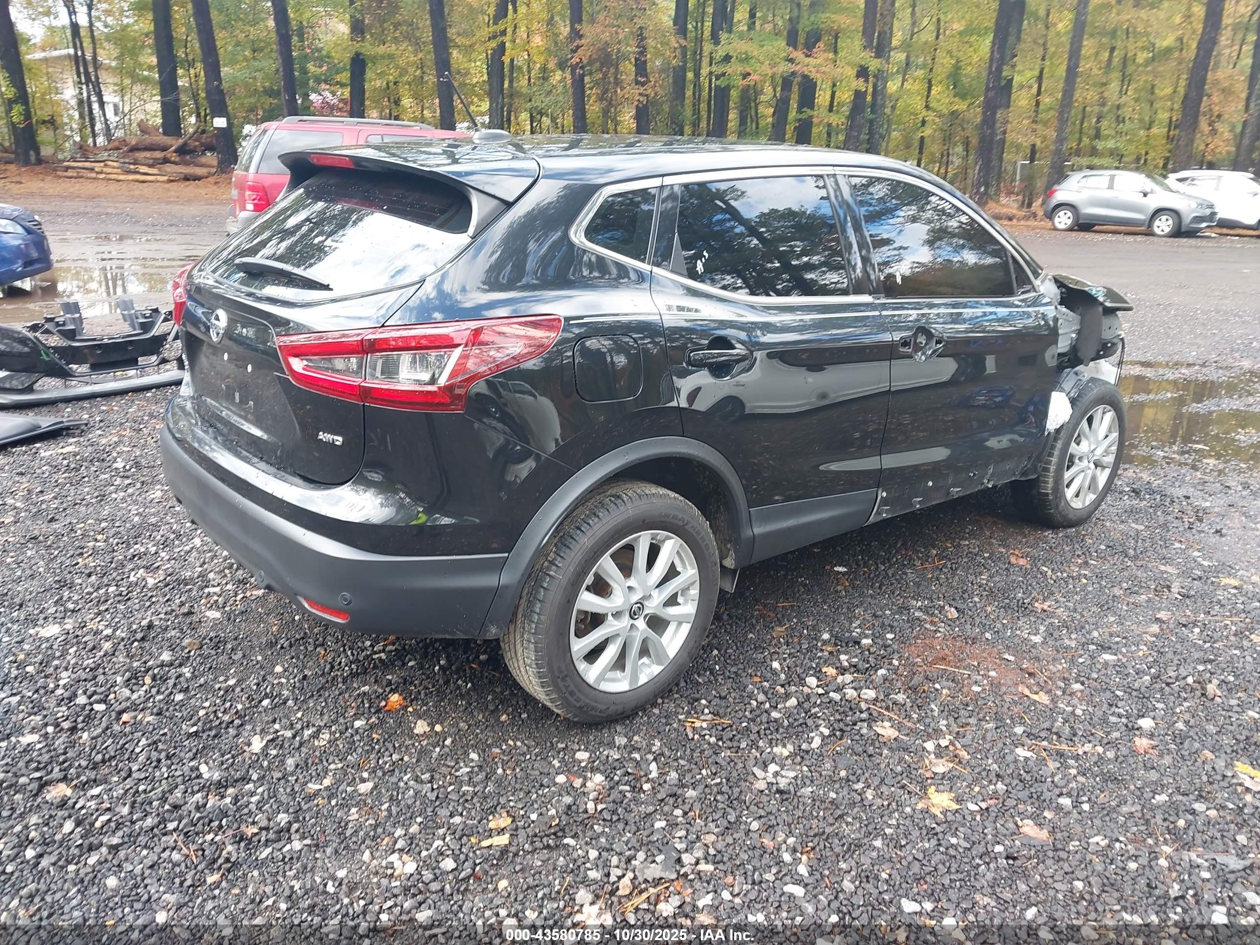 NISSAN ROGUE image 4