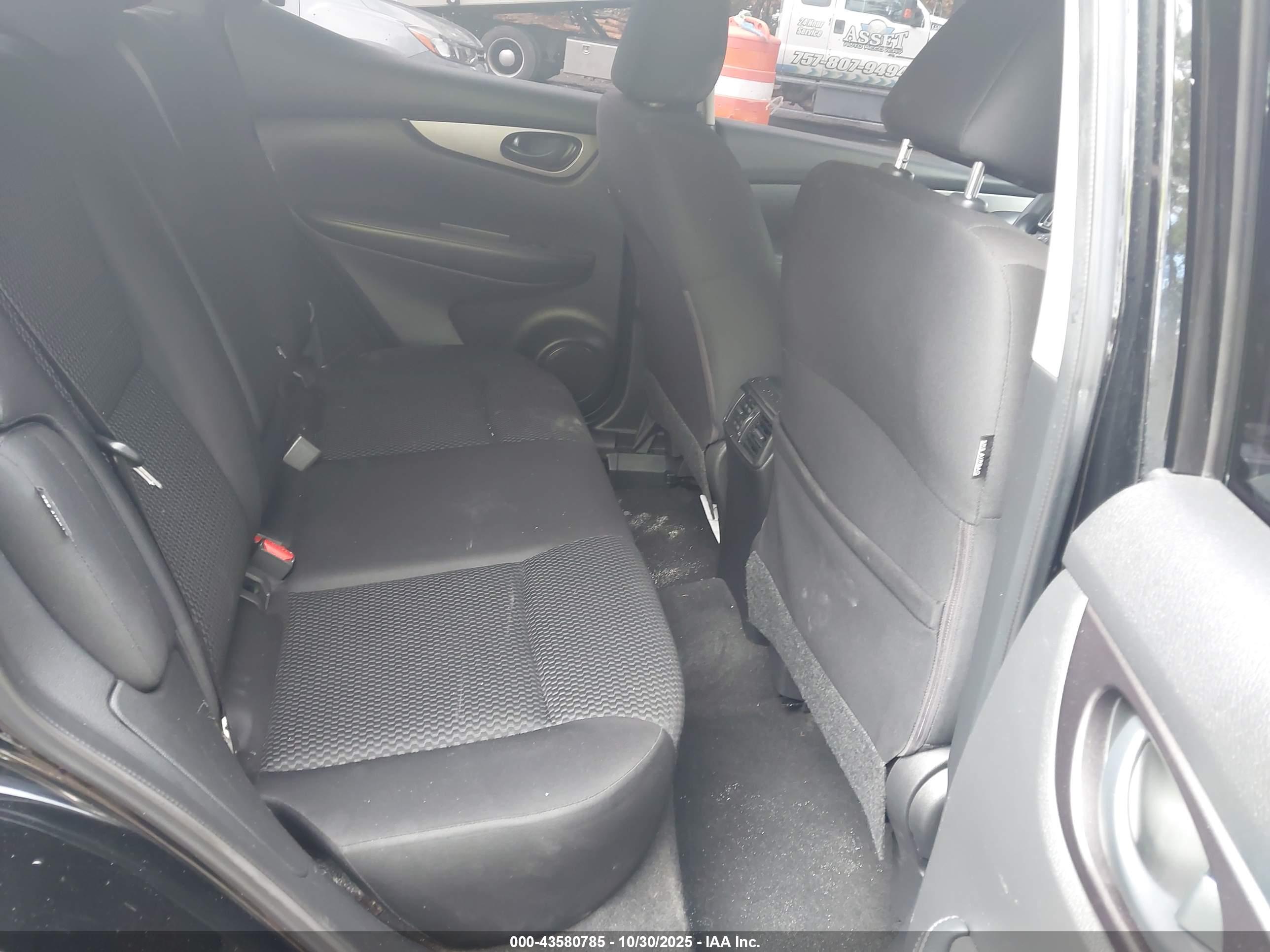 NISSAN ROGUE image 8