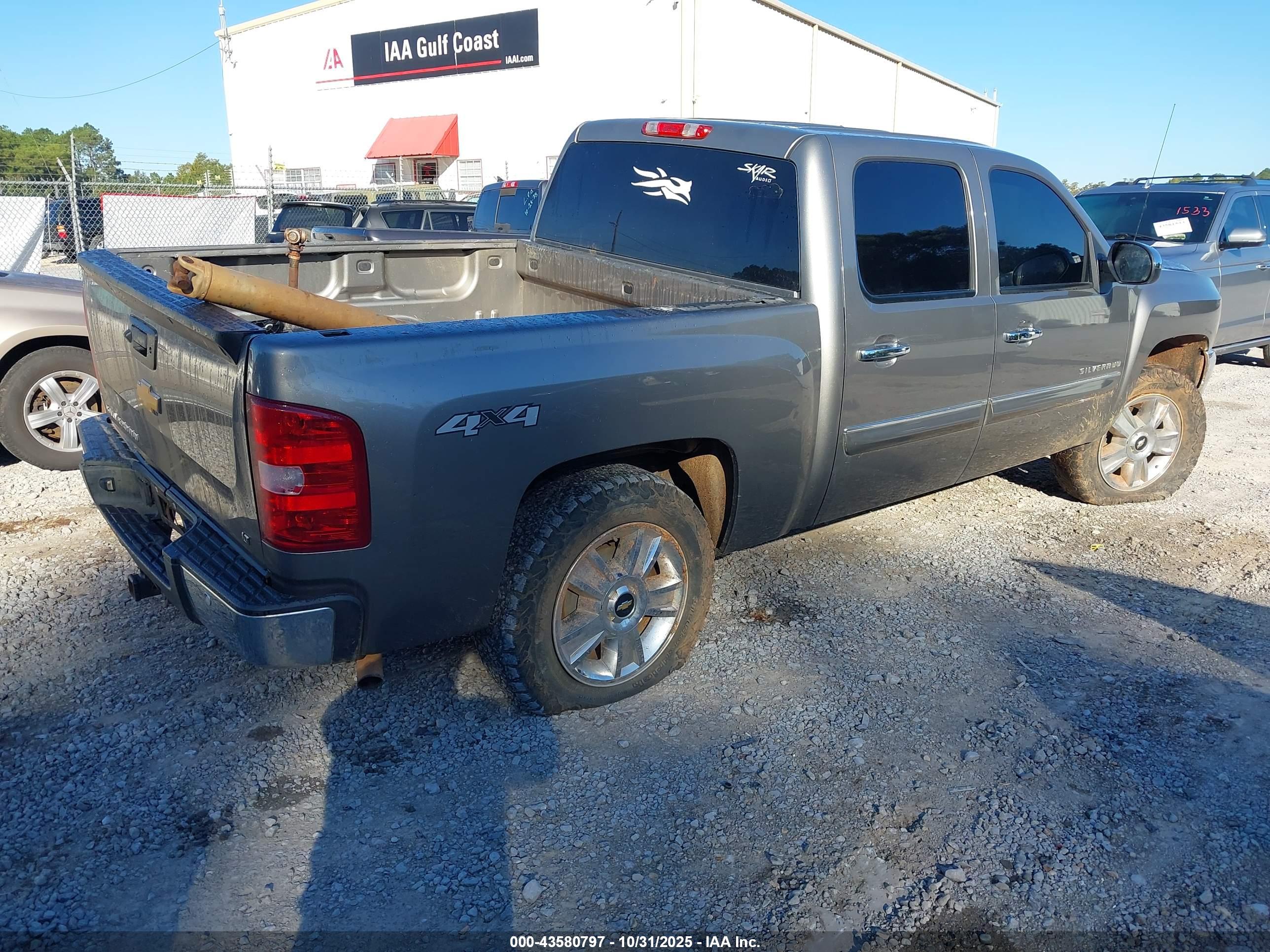 CHEVROLET SILVERADO image 4