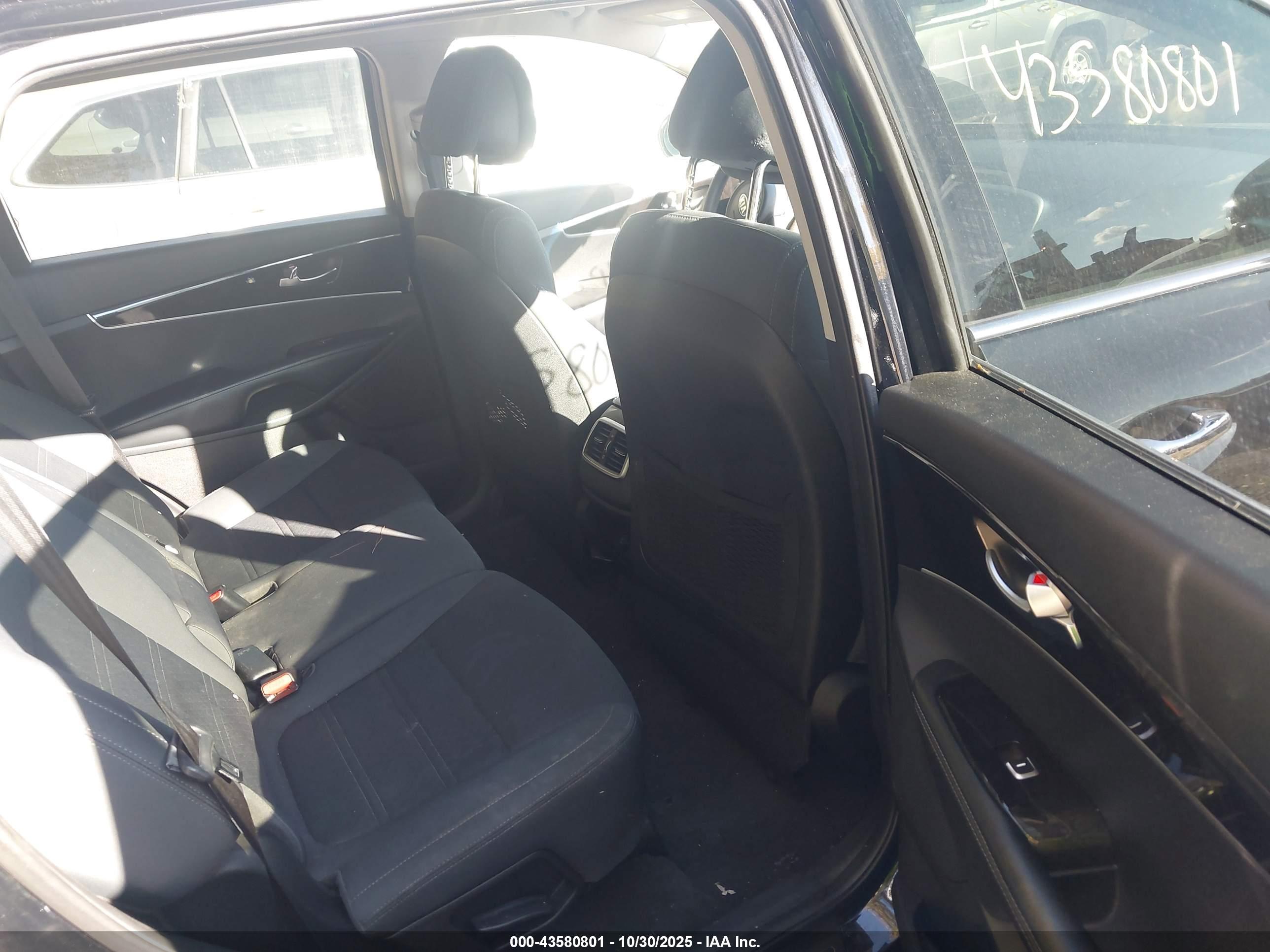 KIA SORENTO image 8