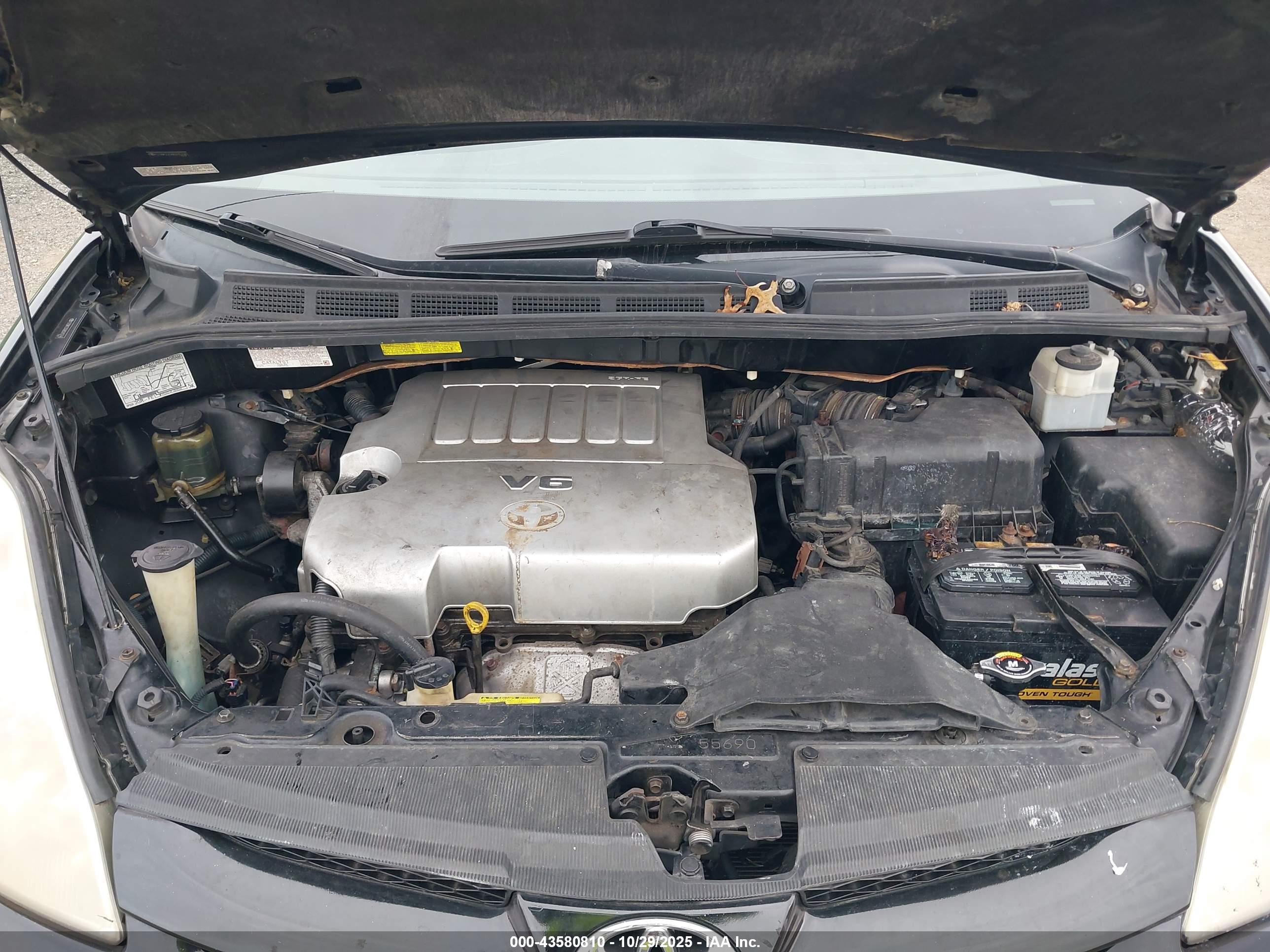 TOYOTA SIENNA image 10
