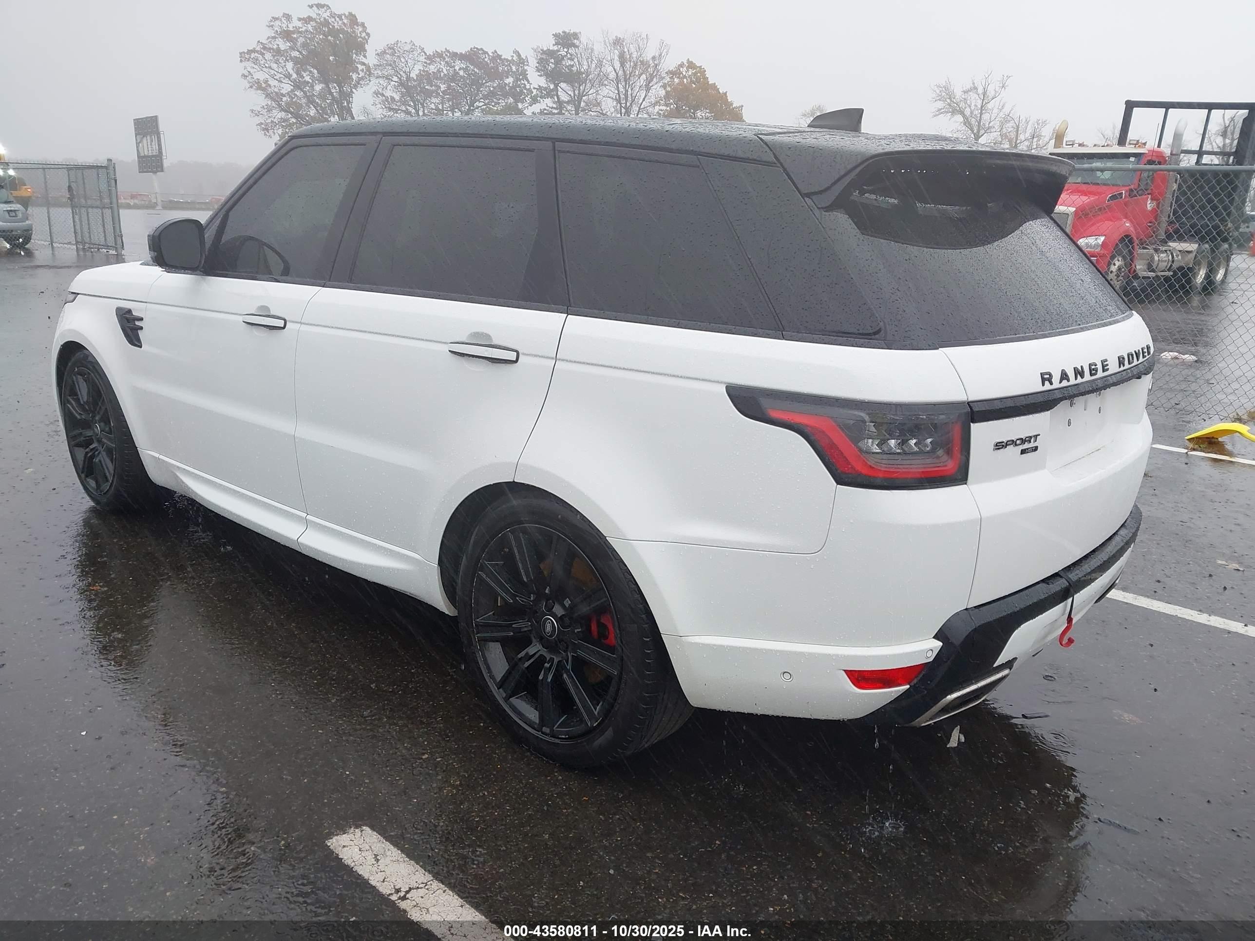 LAND ROVER image 3