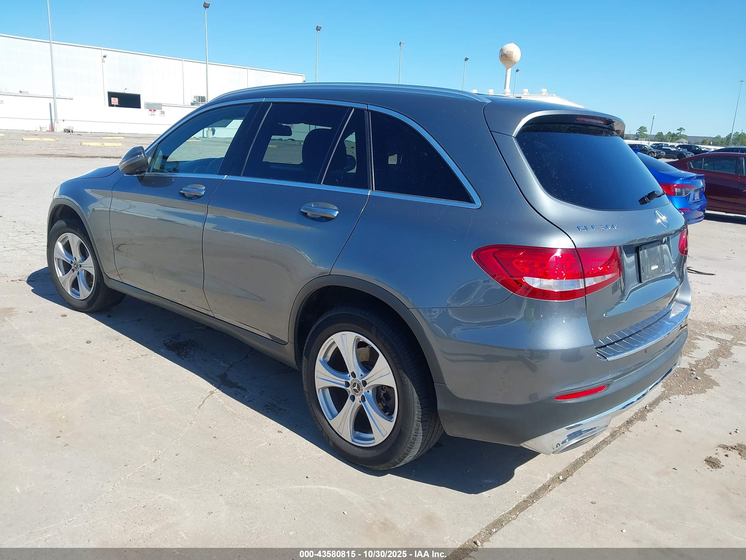 MERCEDES-BENZ GLC image 3
