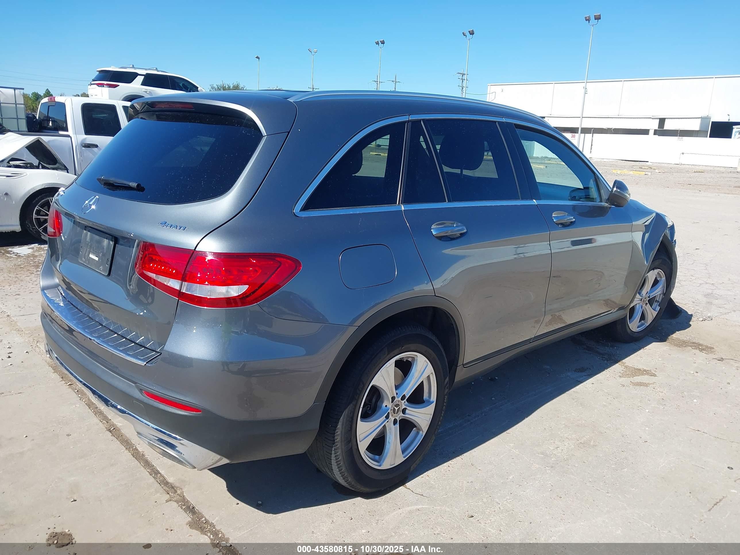 MERCEDES-BENZ GLC image 4