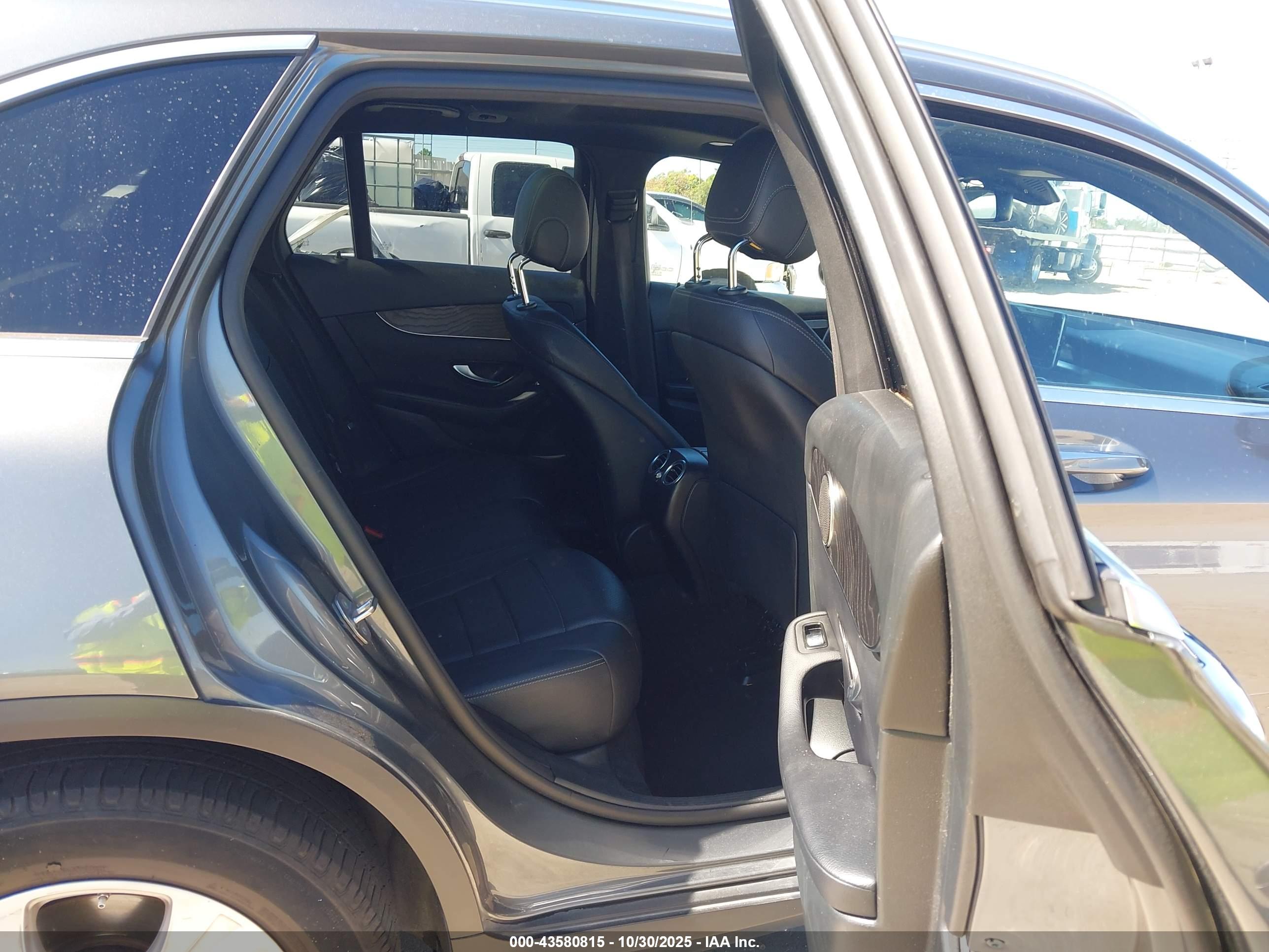 MERCEDES-BENZ GLC image 8
