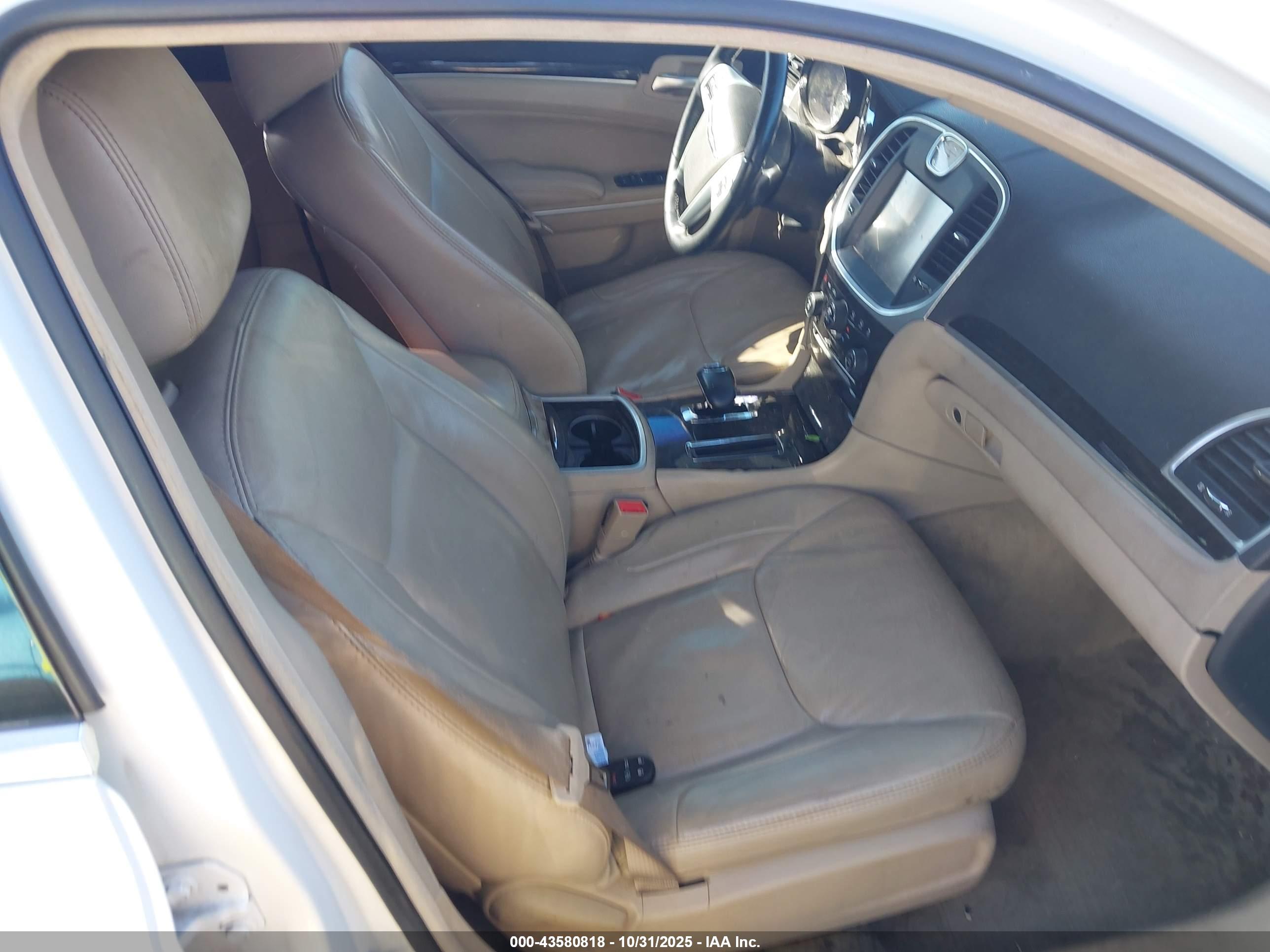 CHRYSLER 300 image 5