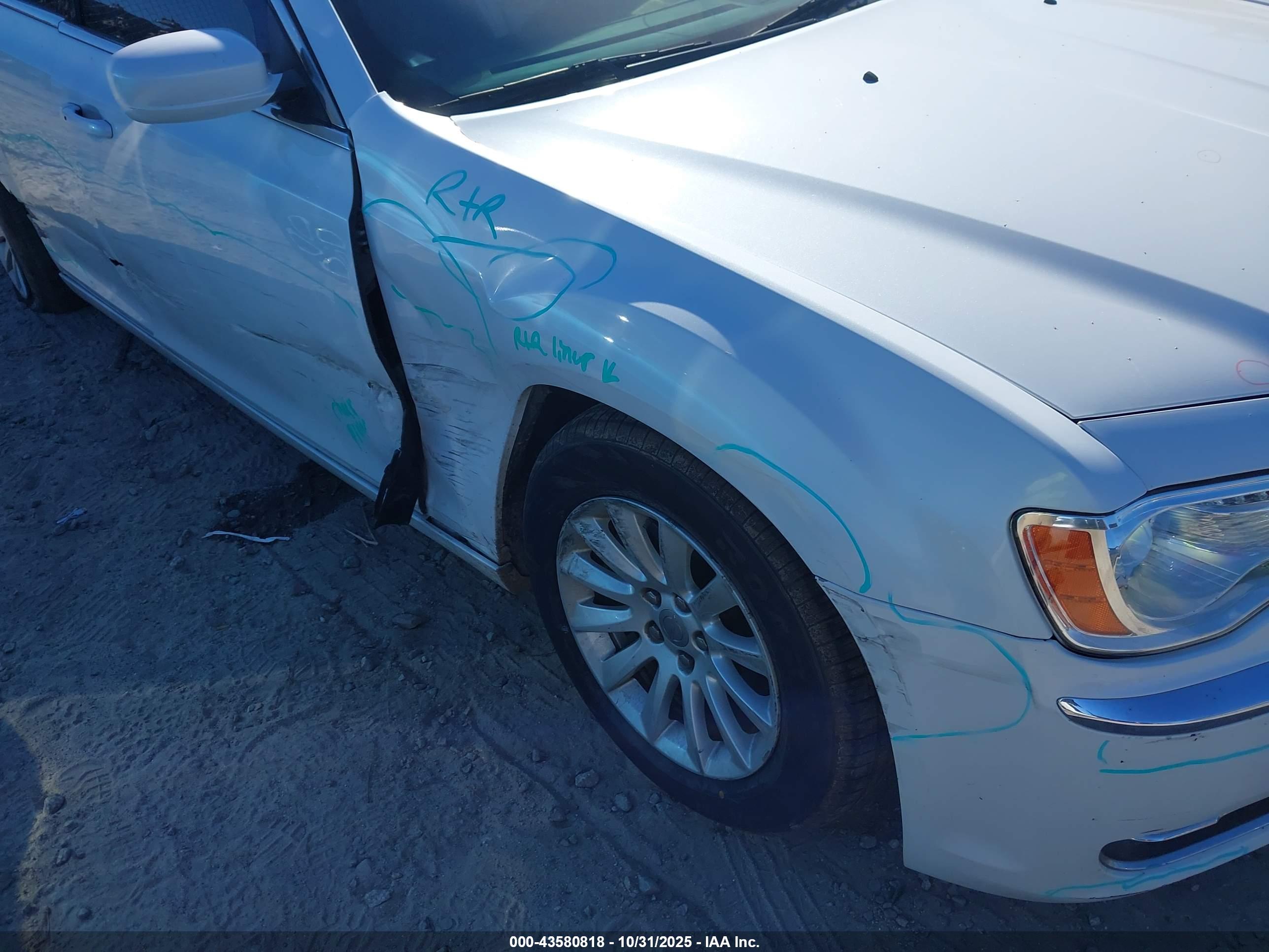 CHRYSLER 300 image 6