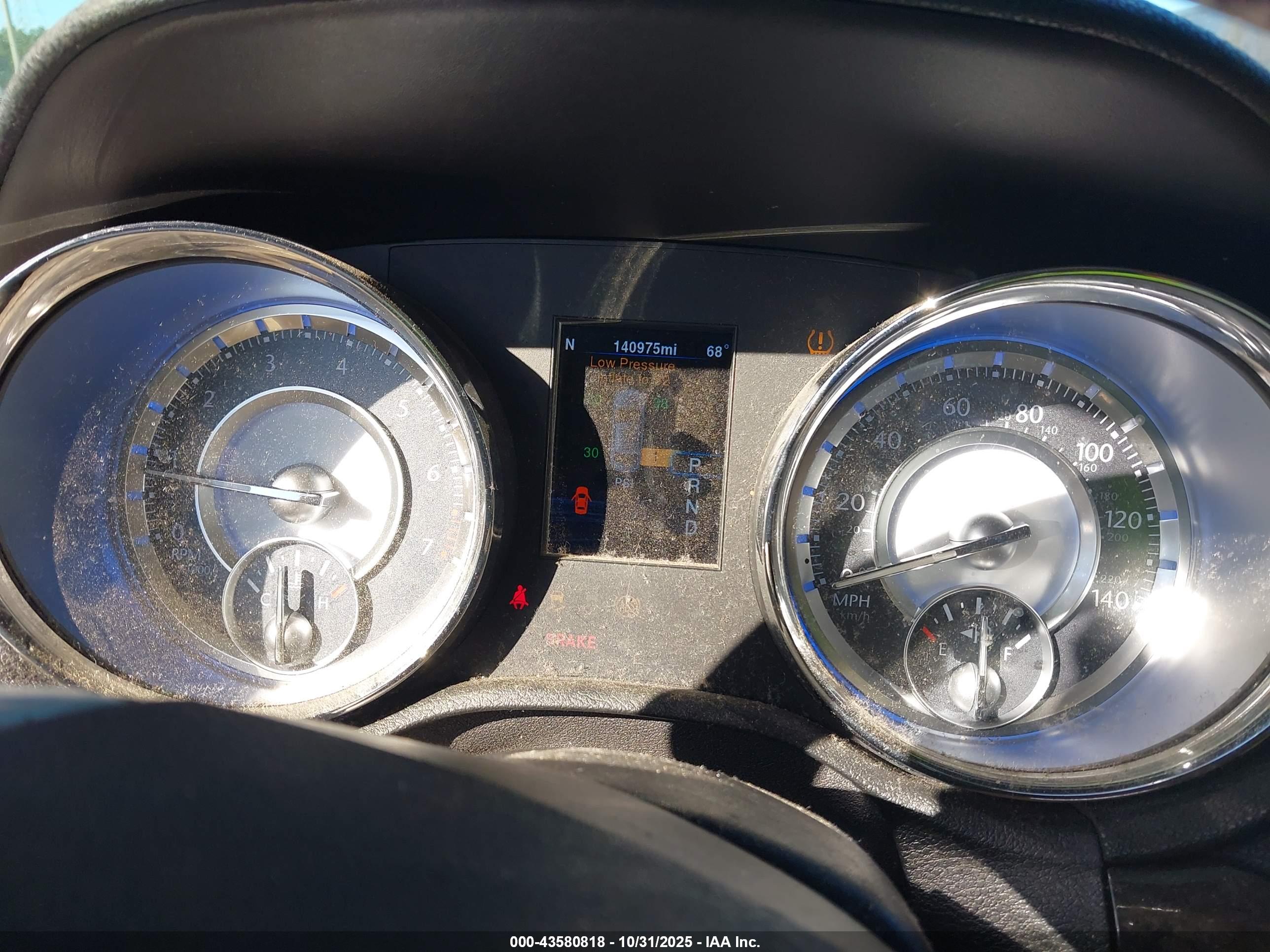 CHRYSLER 300 image 7