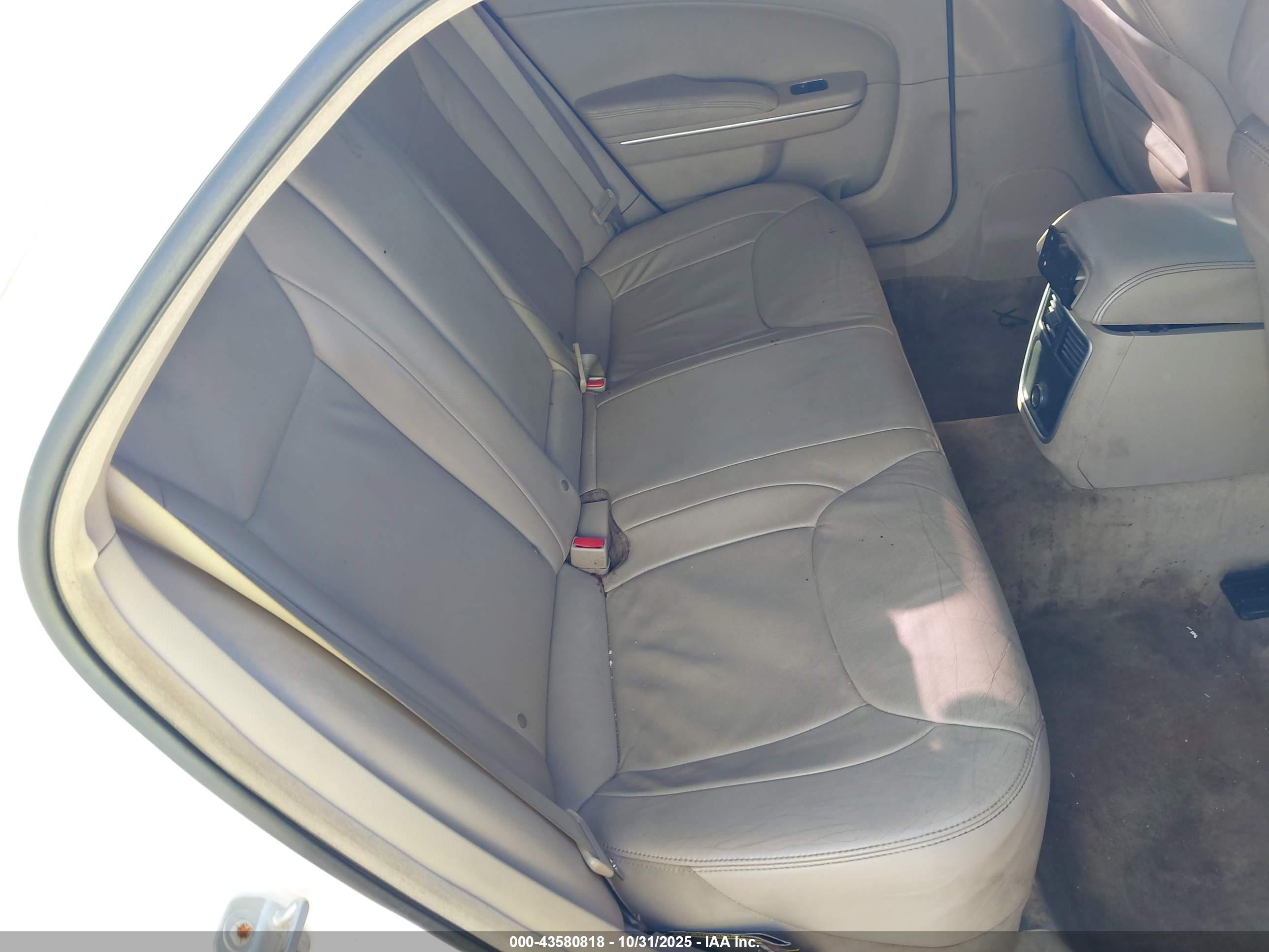 CHRYSLER 300 image 8
