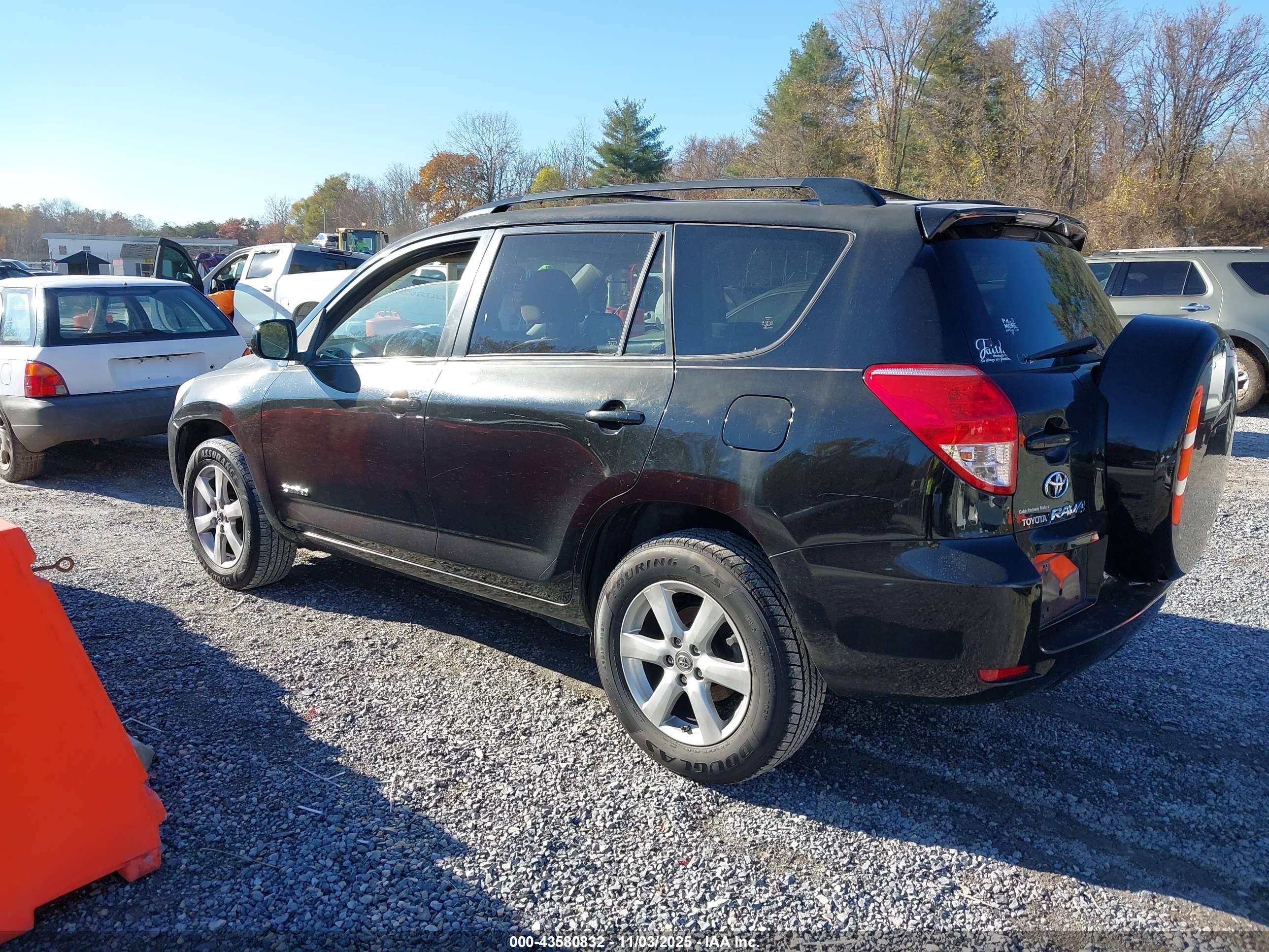 TOYOTA RAV4 image 3