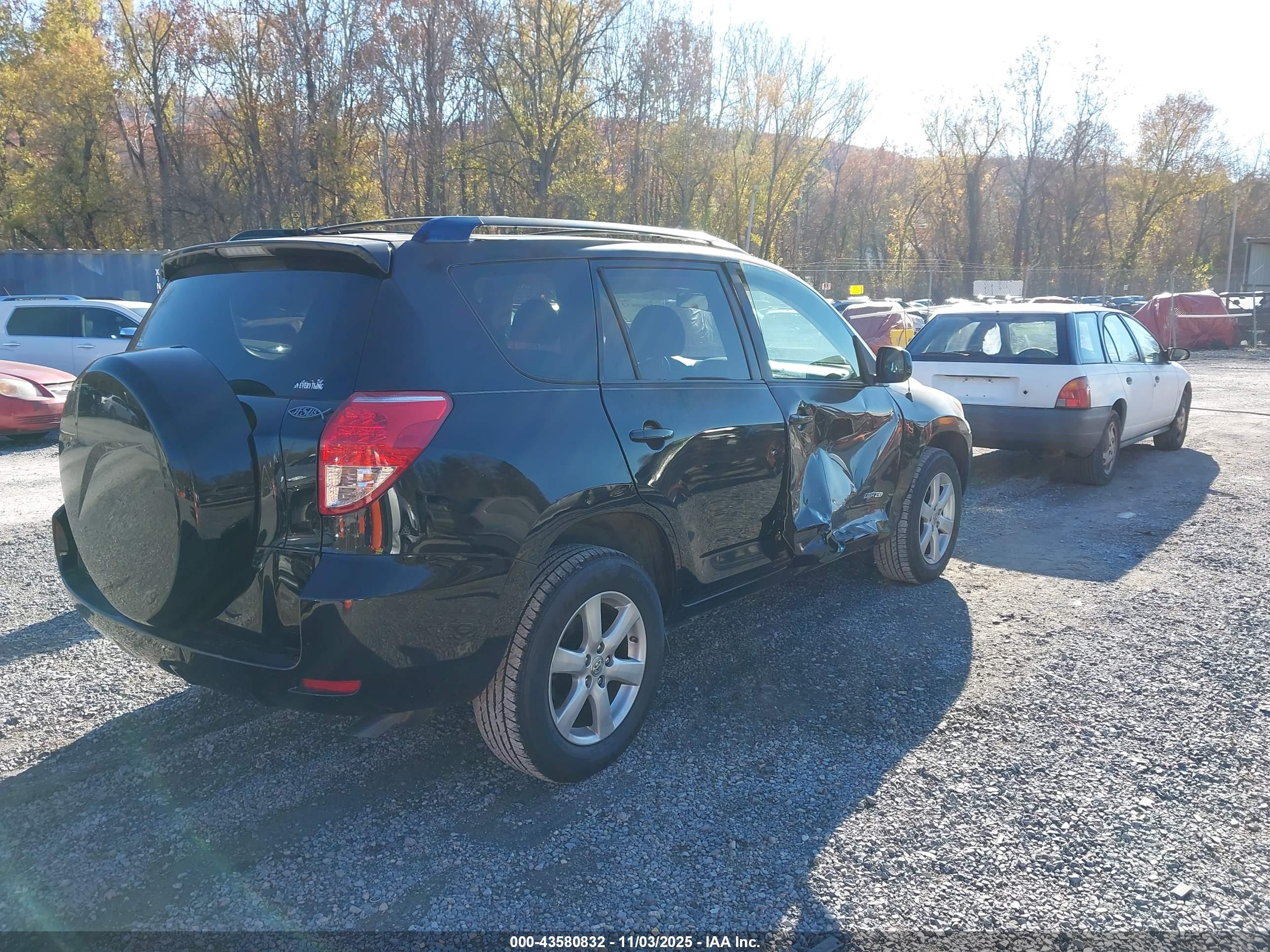 TOYOTA RAV4 image 4