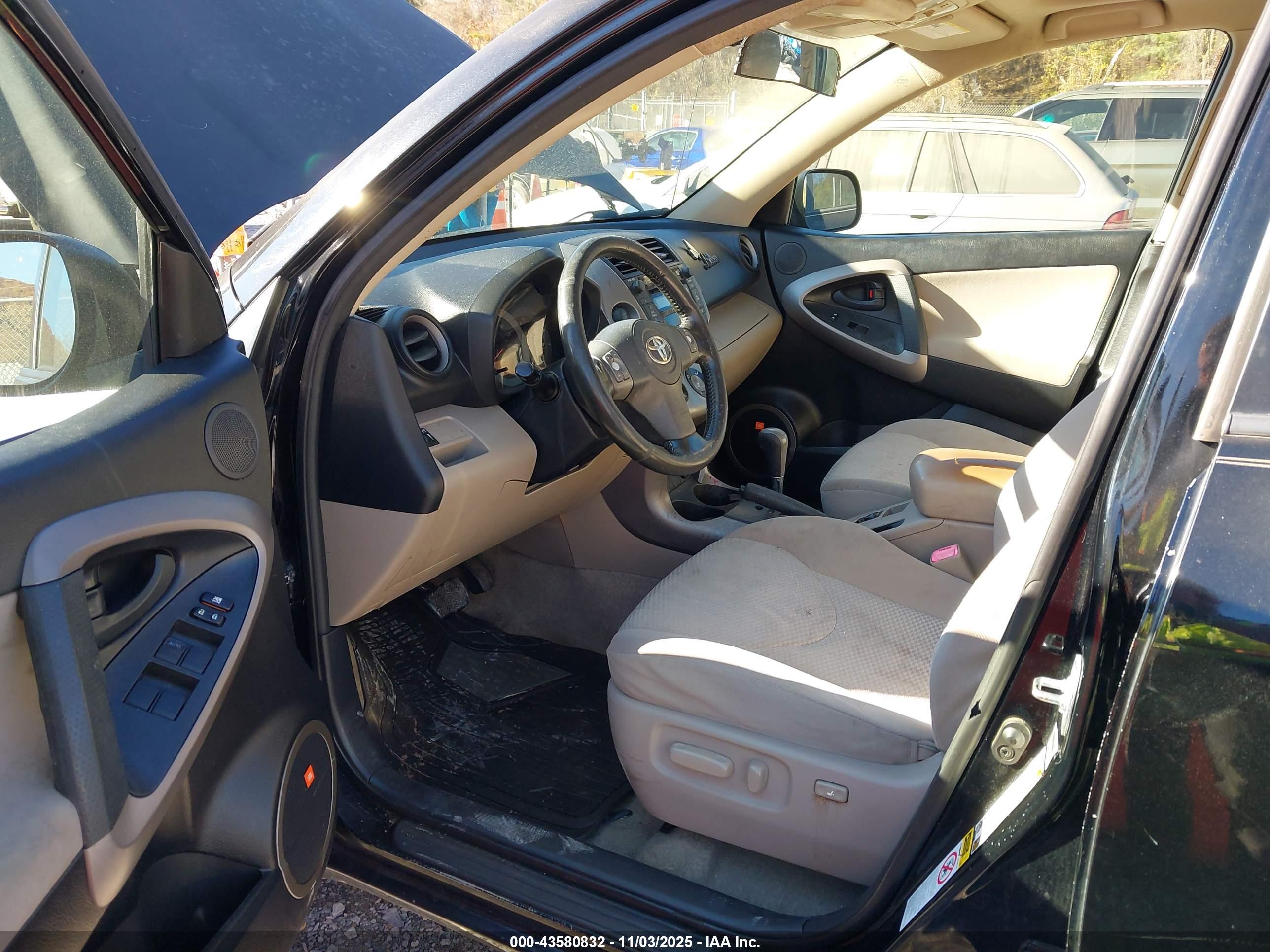TOYOTA RAV4 image 5
