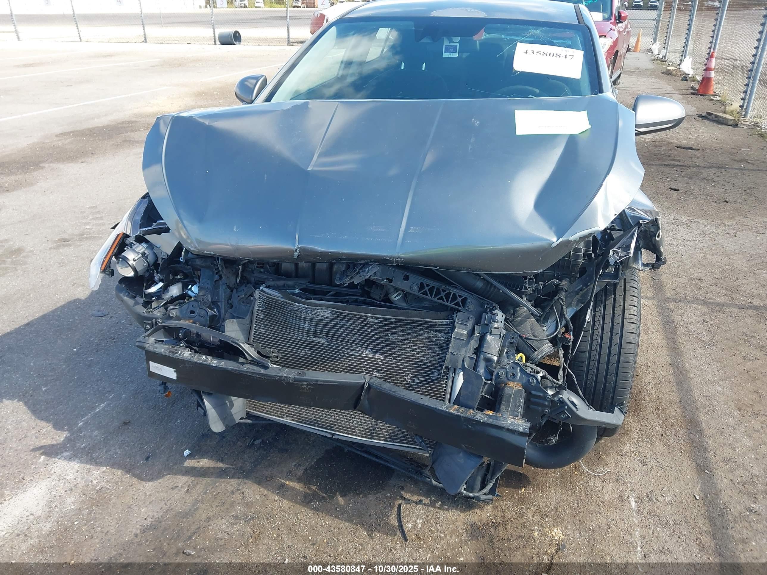 HYUNDAI ELANTRA image 6