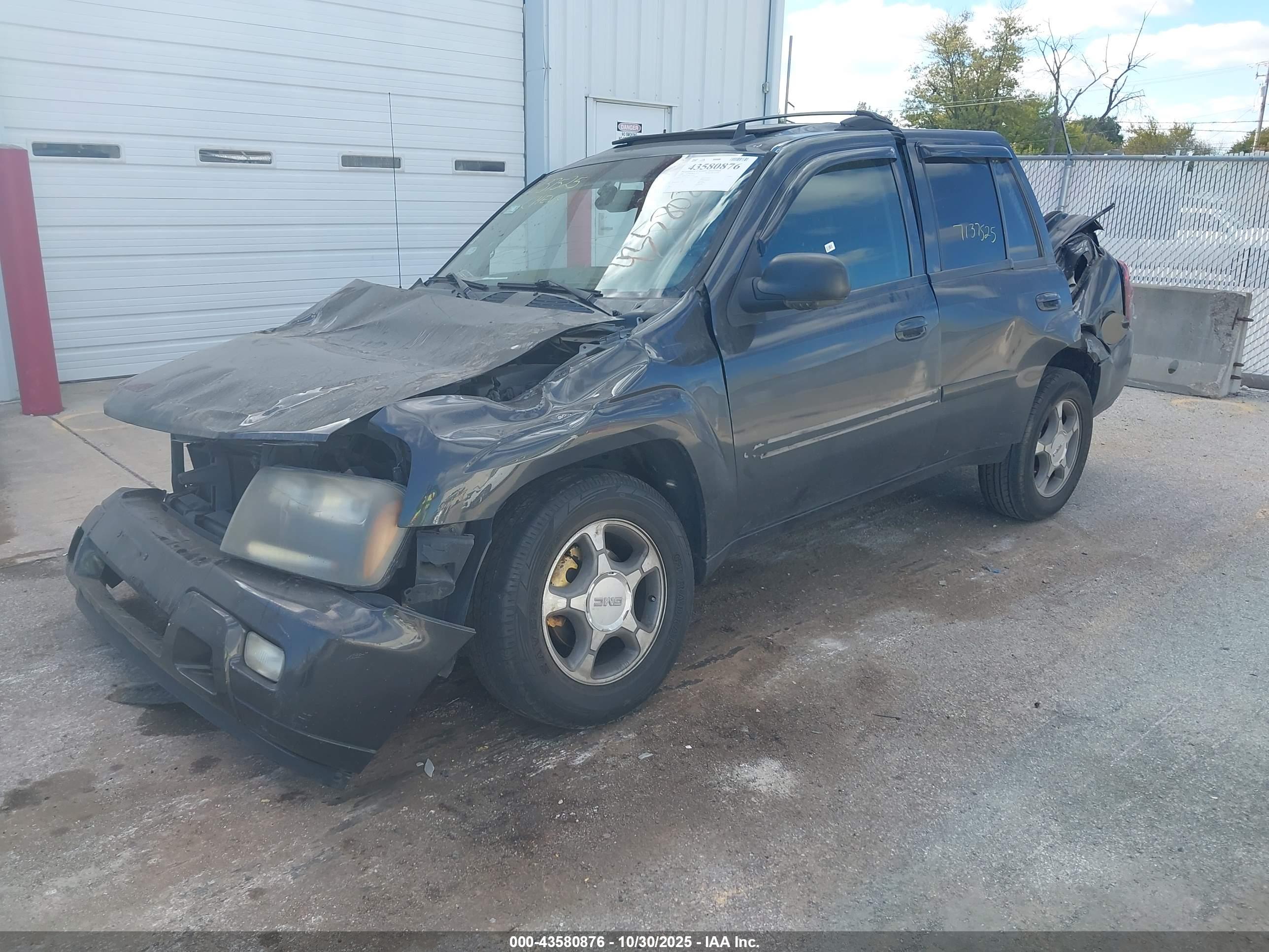 CHEVROLET TRAILBLAZER image 2