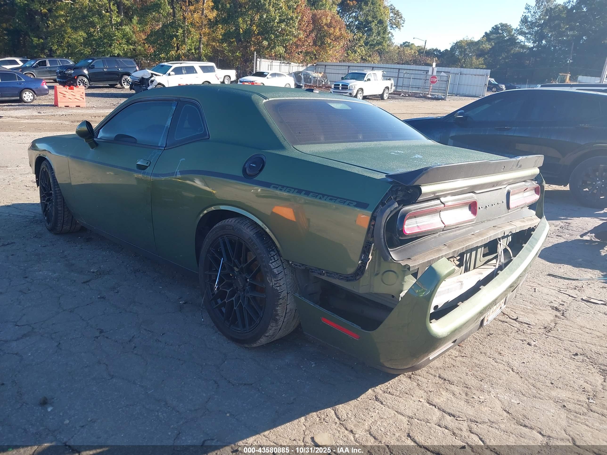 DODGE CHALLENGER image 3
