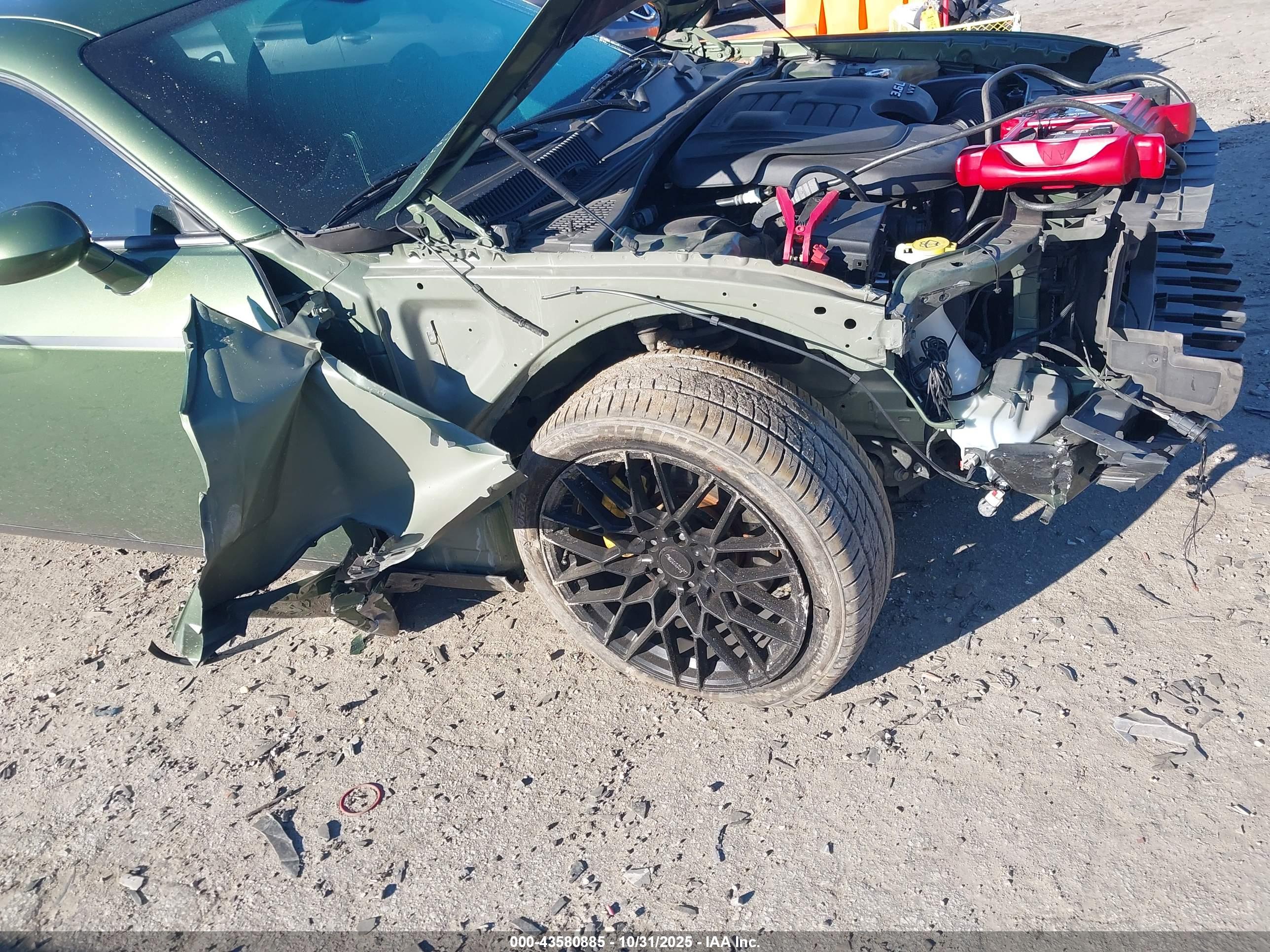 DODGE CHALLENGER image 6