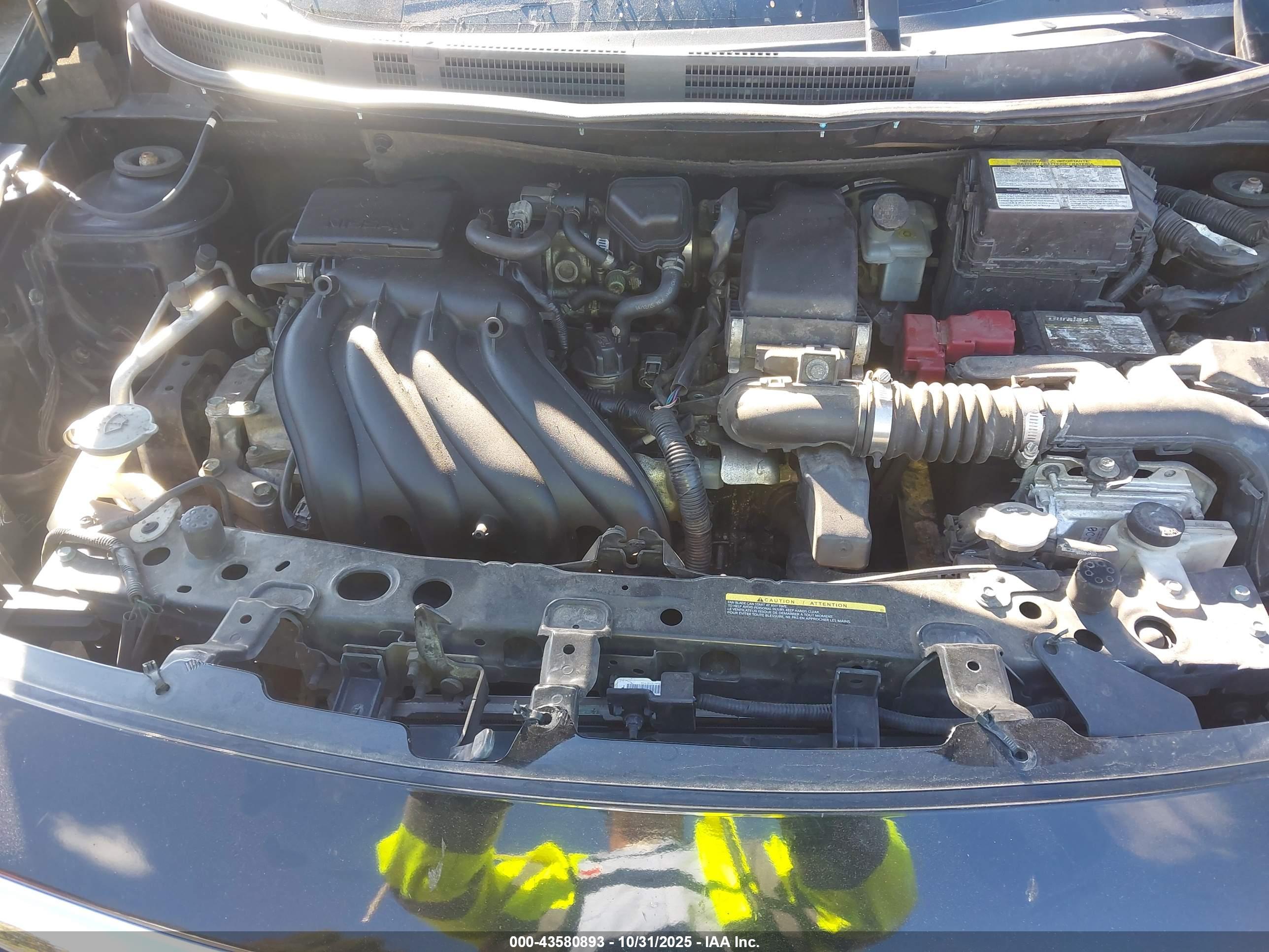 NISSAN VERSA image 10