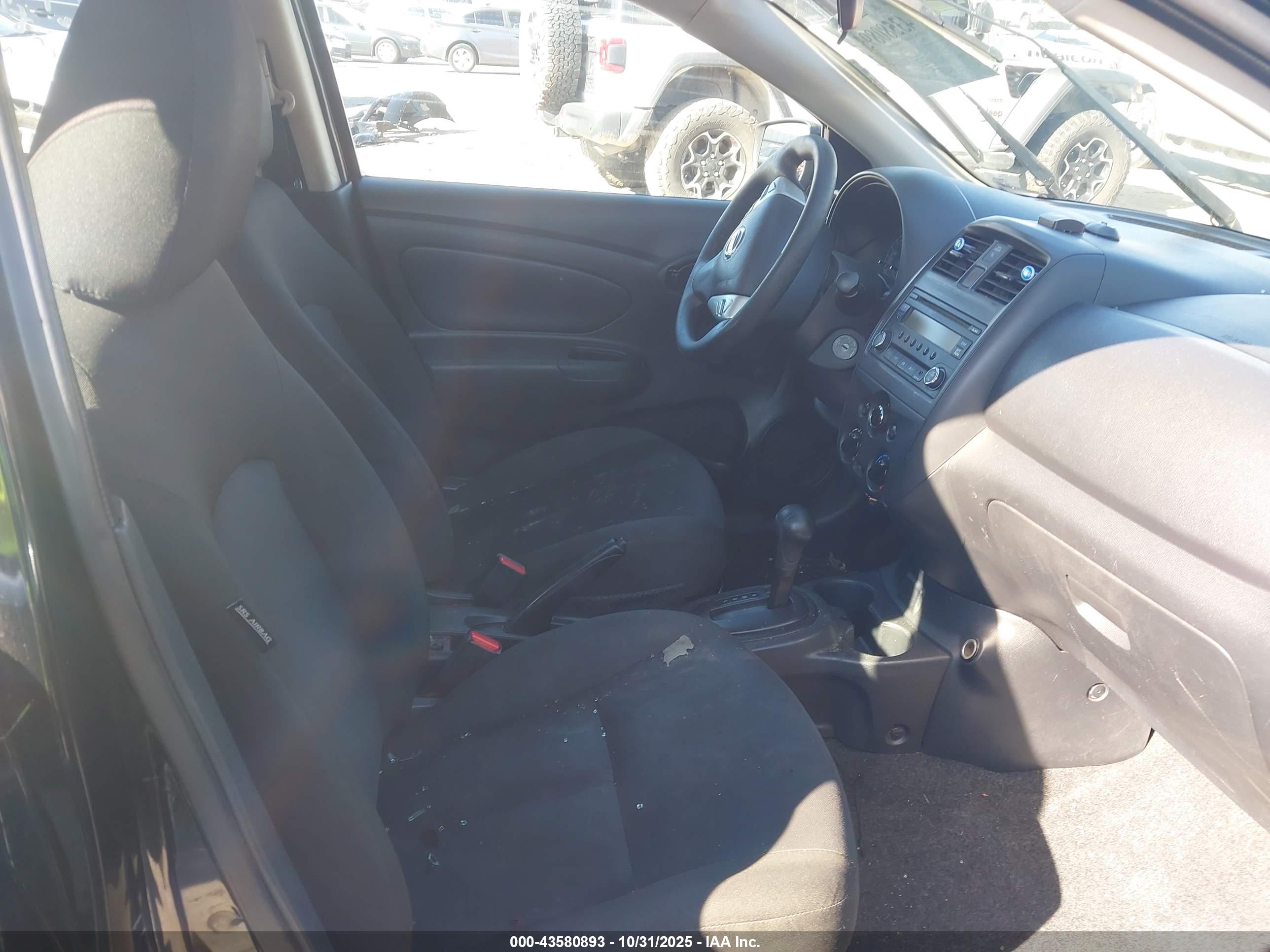 NISSAN VERSA image 5