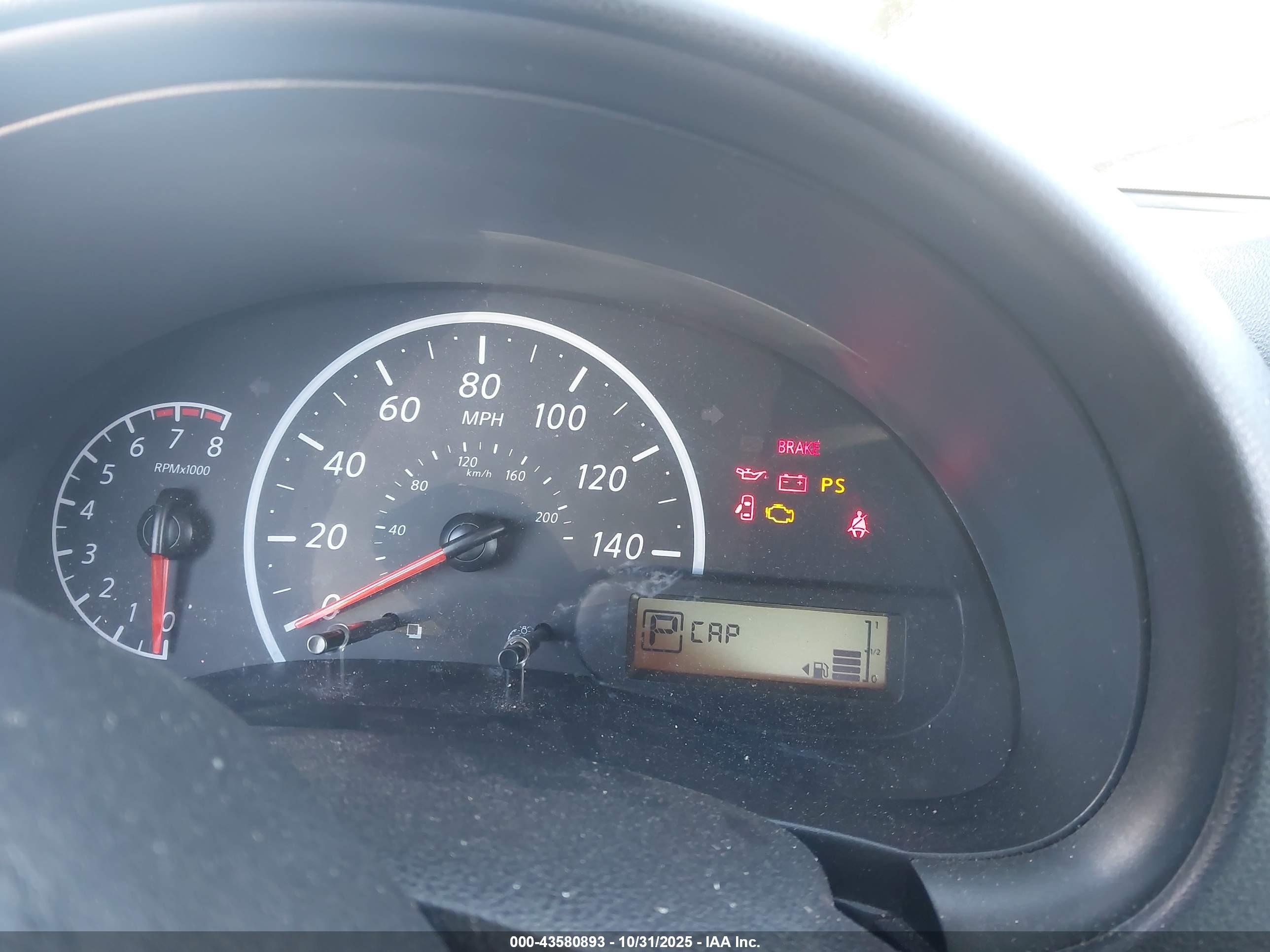 NISSAN VERSA image 7