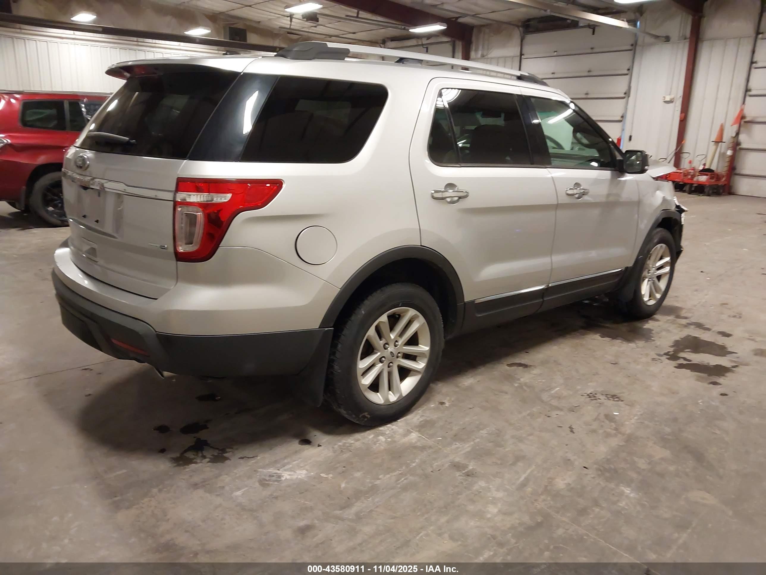 FORD EXPLORER image 4