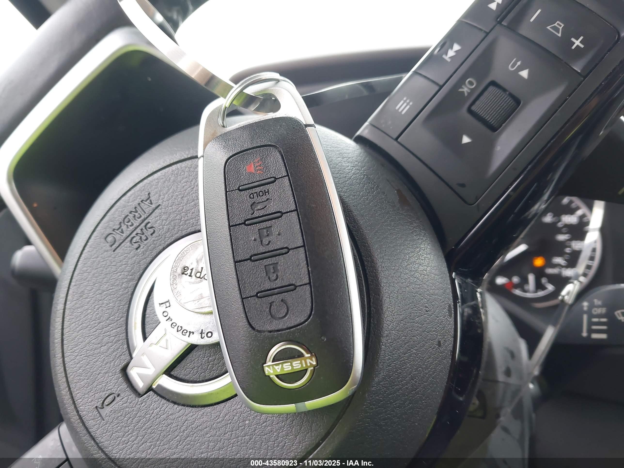 NISSAN ROGUE image 11
