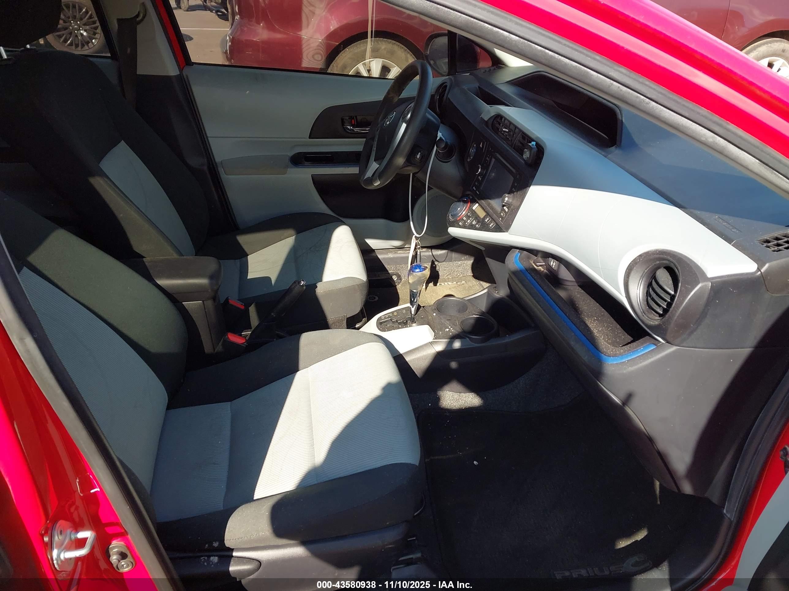 TOYOTA PRIUS image 5
