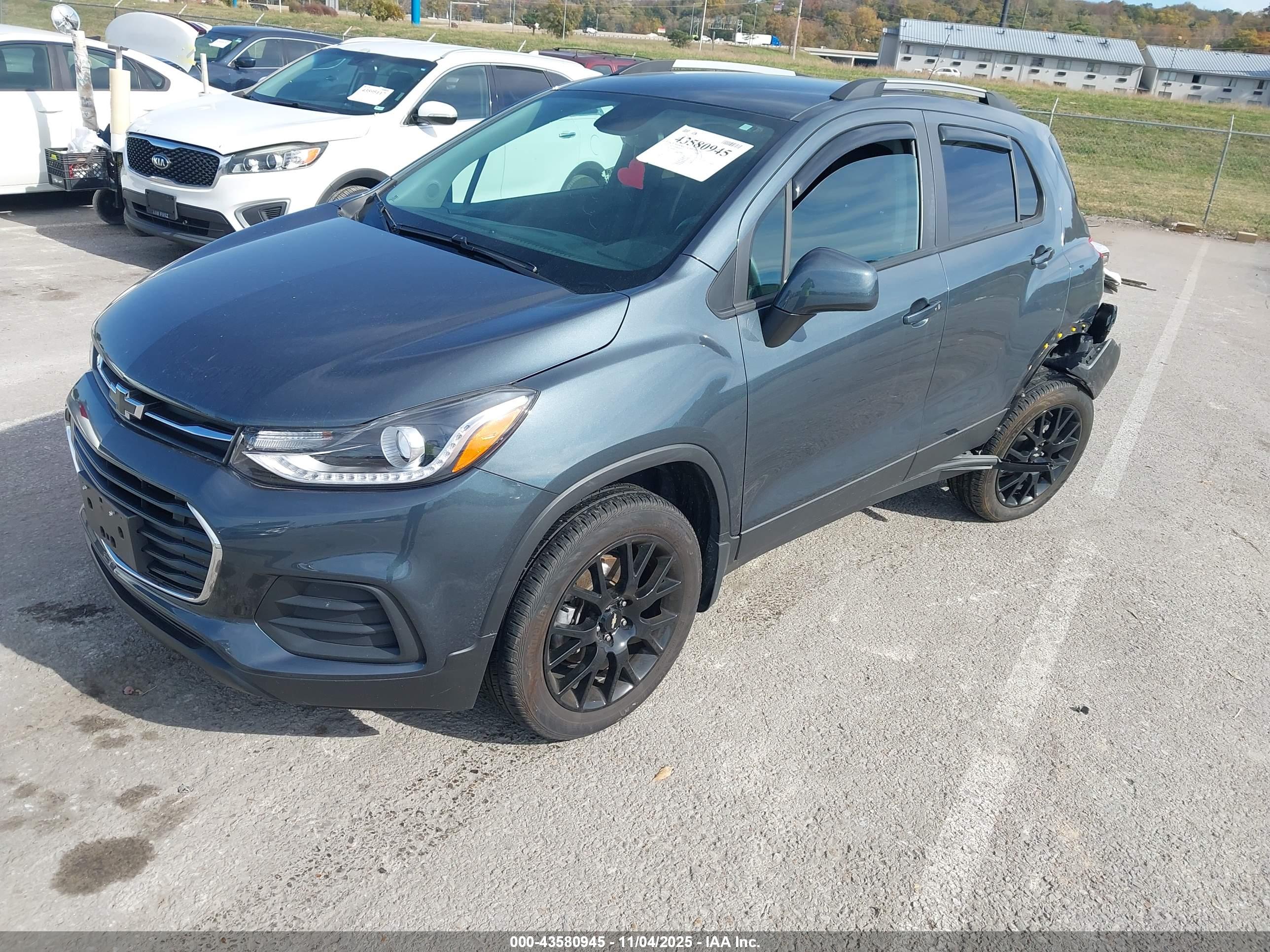 CHEVROLET TRAX image 2