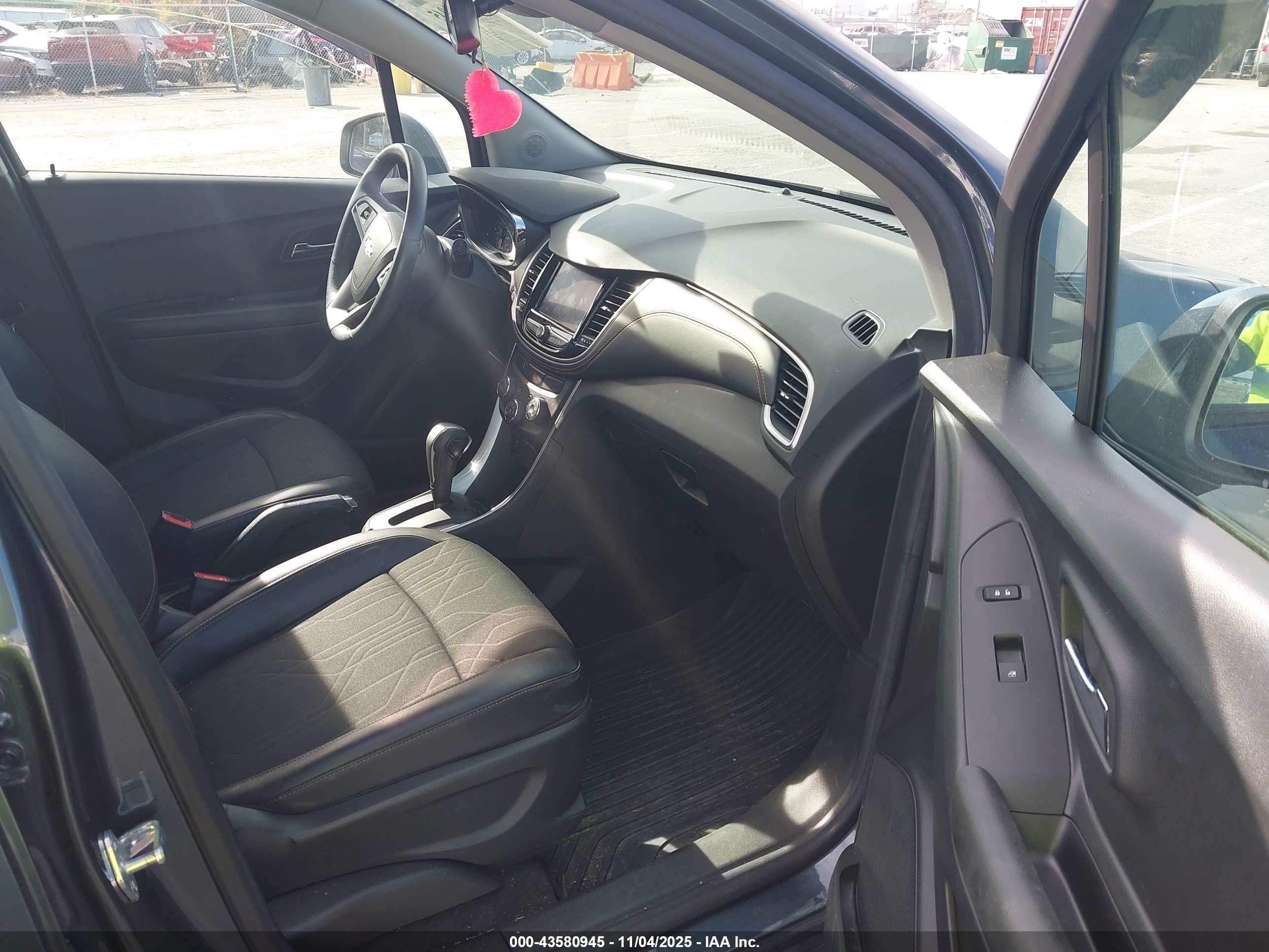CHEVROLET TRAX image 5