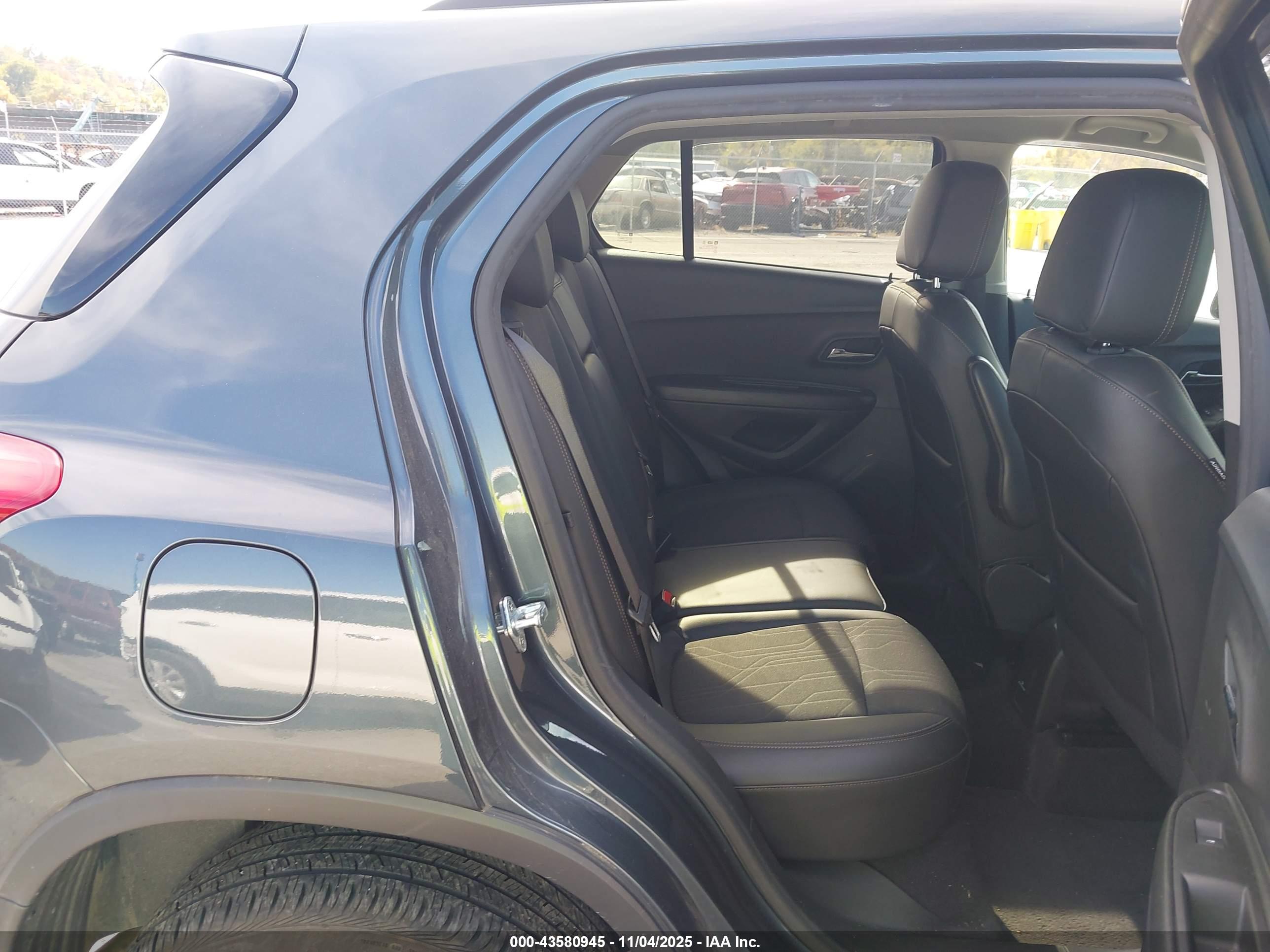 CHEVROLET TRAX image 8