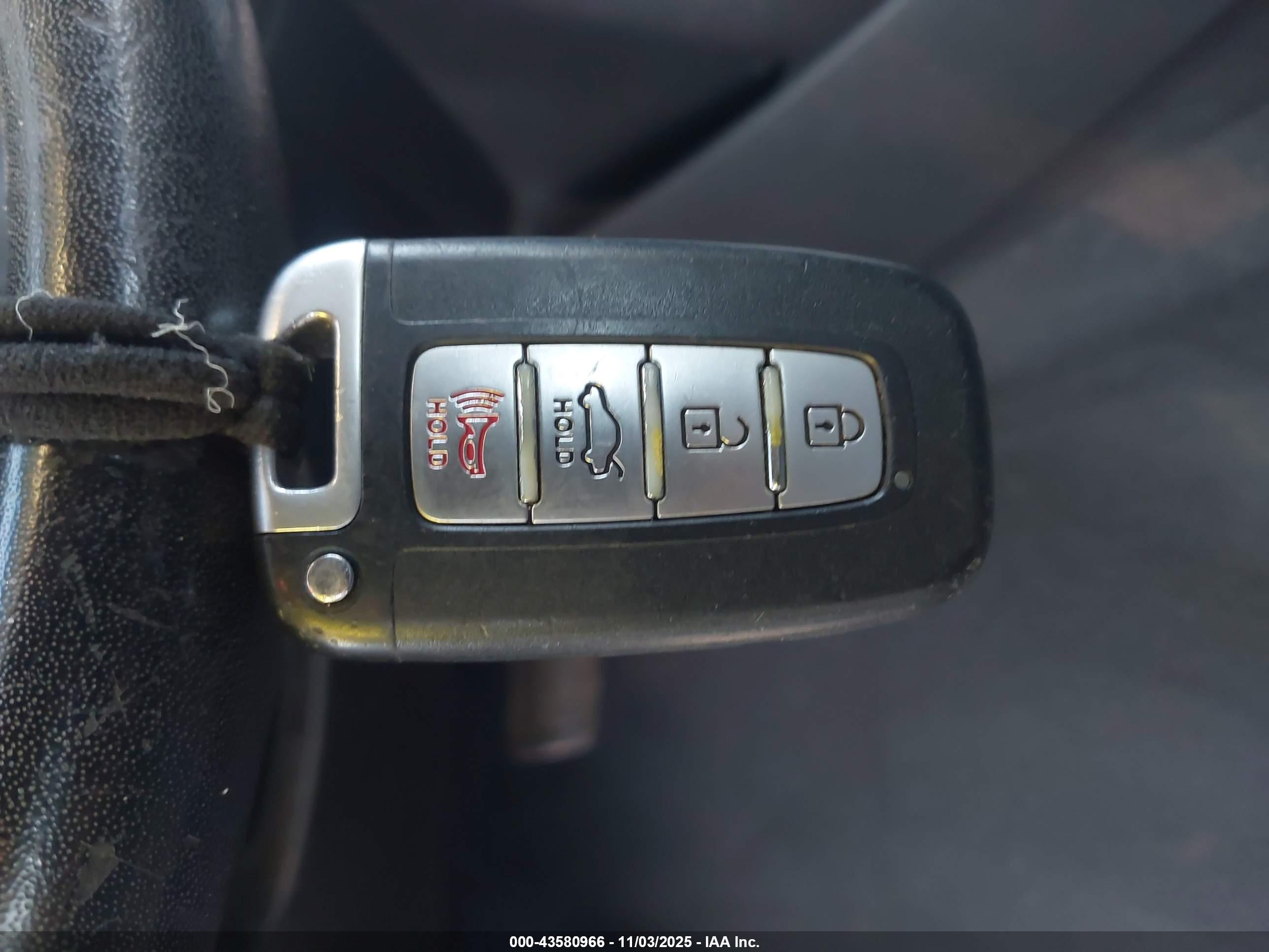 HYUNDAI ELANTRA image 11