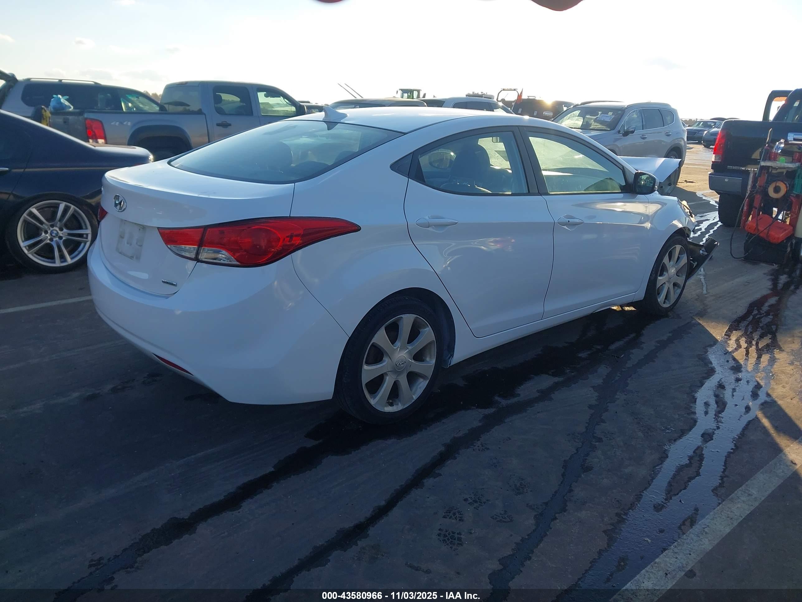 HYUNDAI ELANTRA image 4