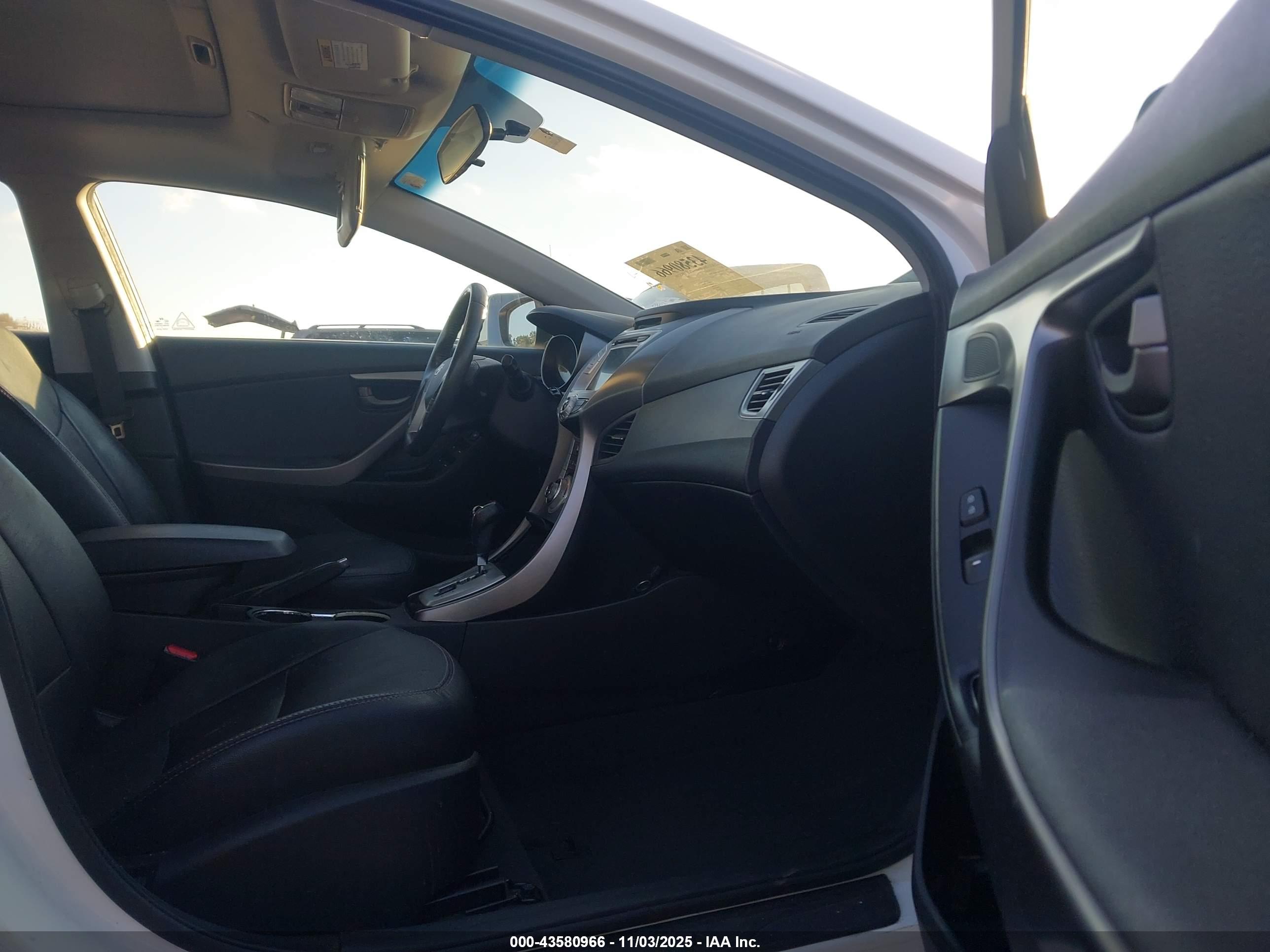 HYUNDAI ELANTRA image 5