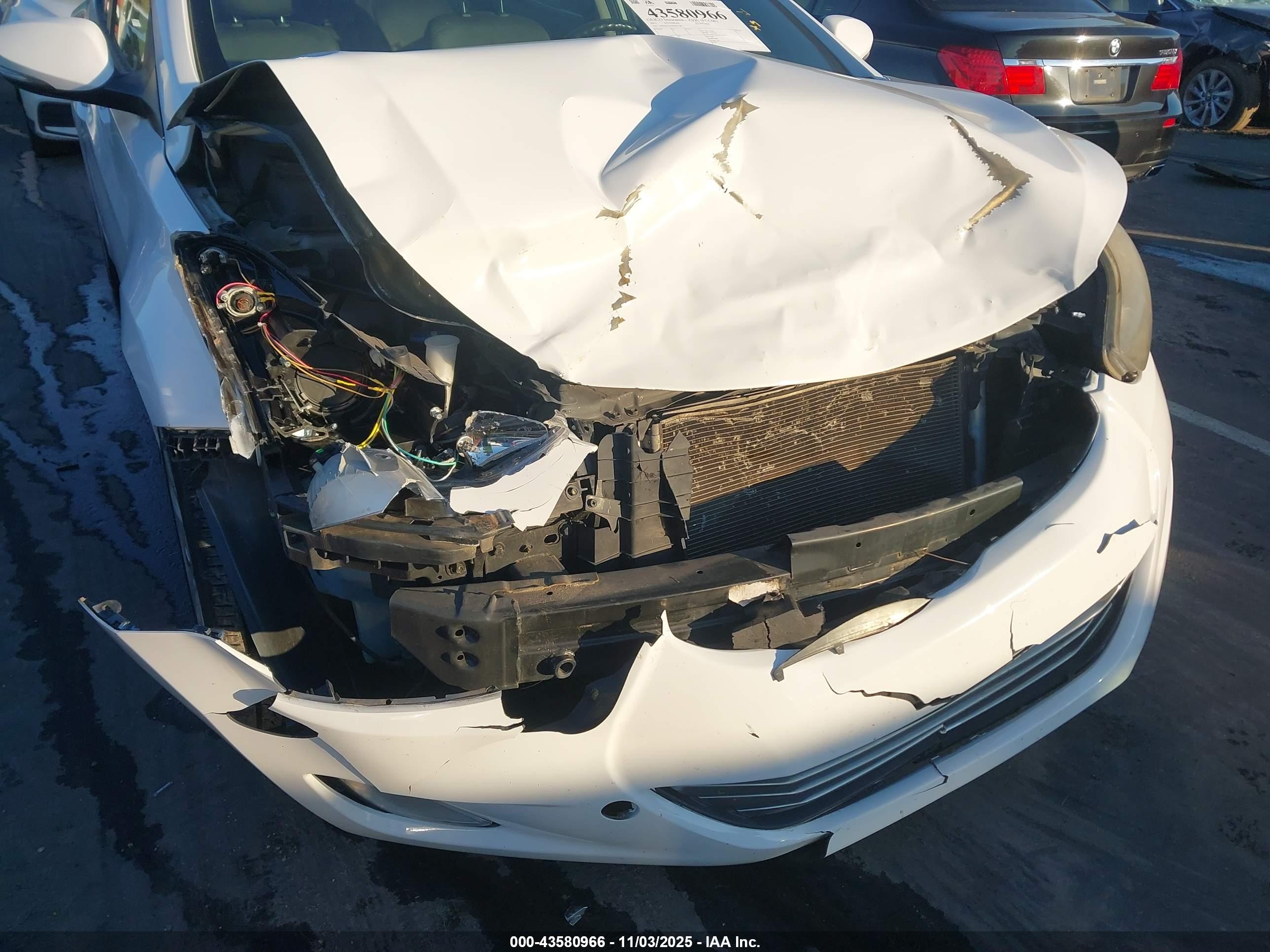 HYUNDAI ELANTRA image 6