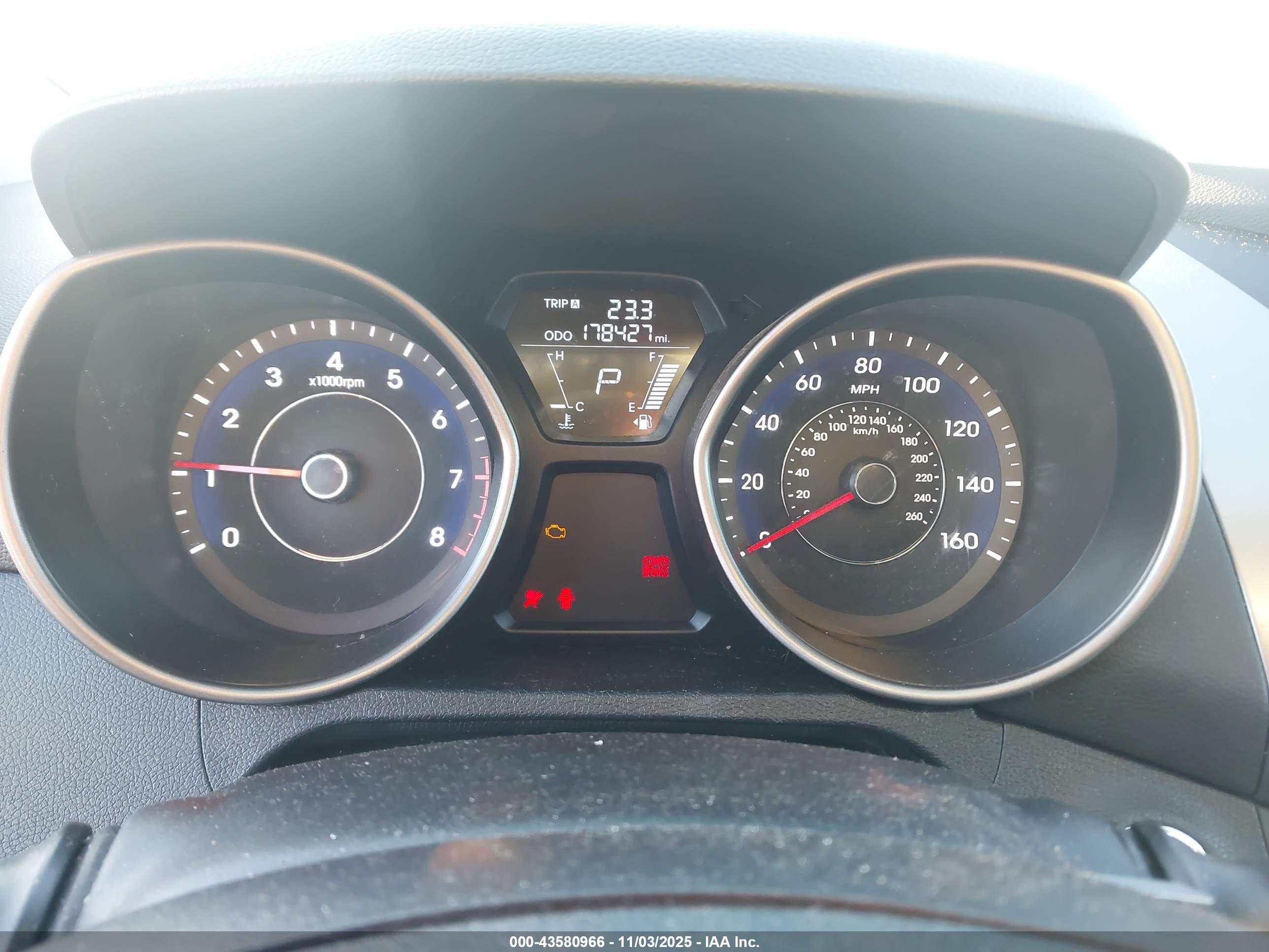 HYUNDAI ELANTRA image 7