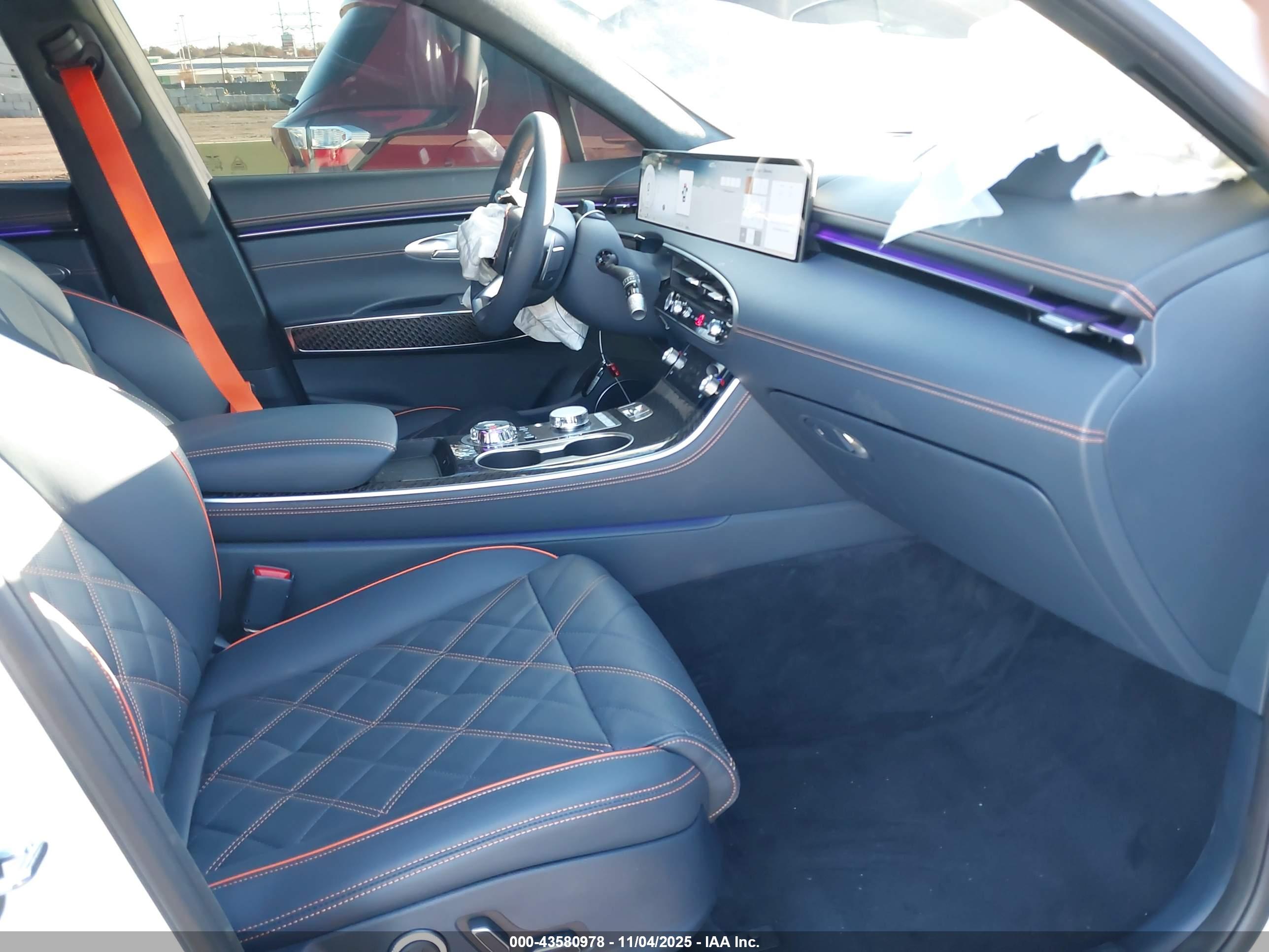 GENESIS GV70 image 5