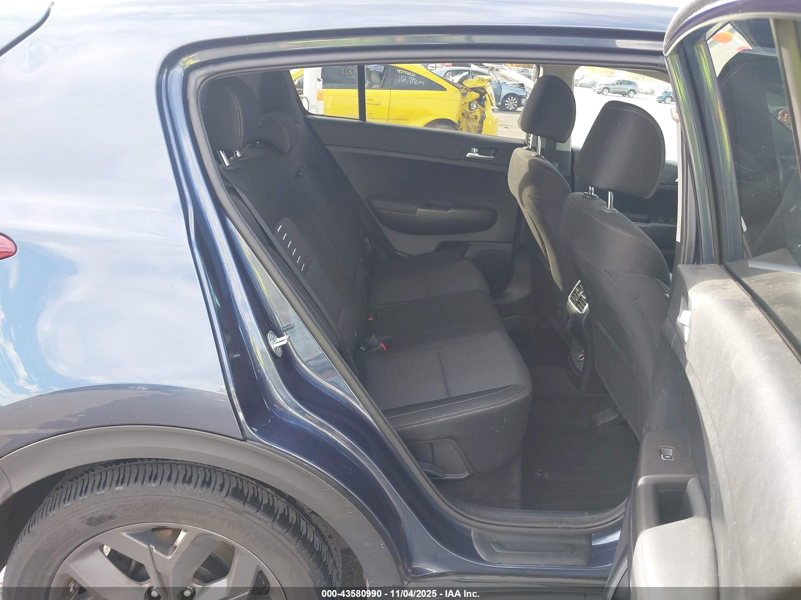 KIA SPORTAGE image 8