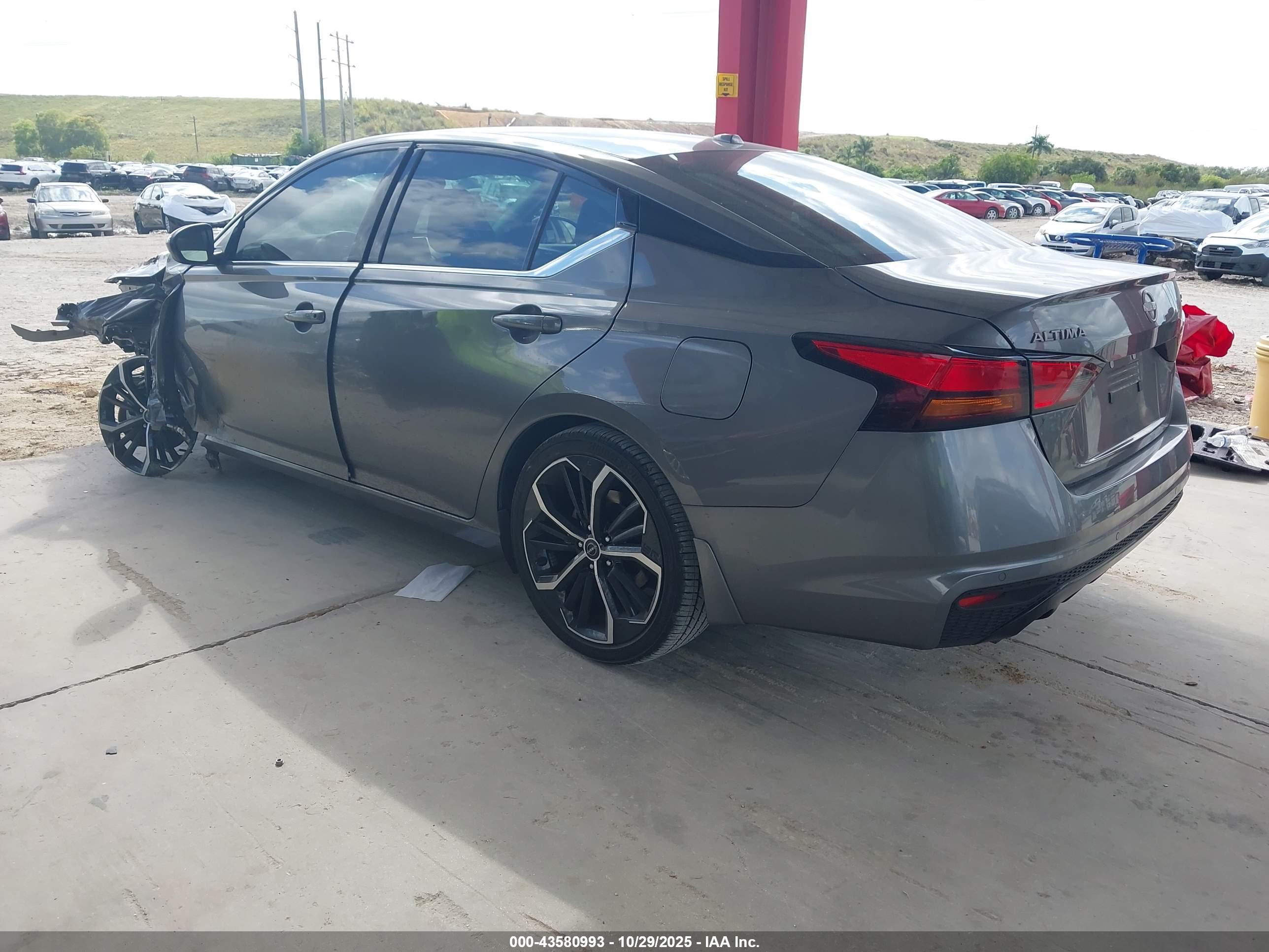 NISSAN ALTIMA image 3