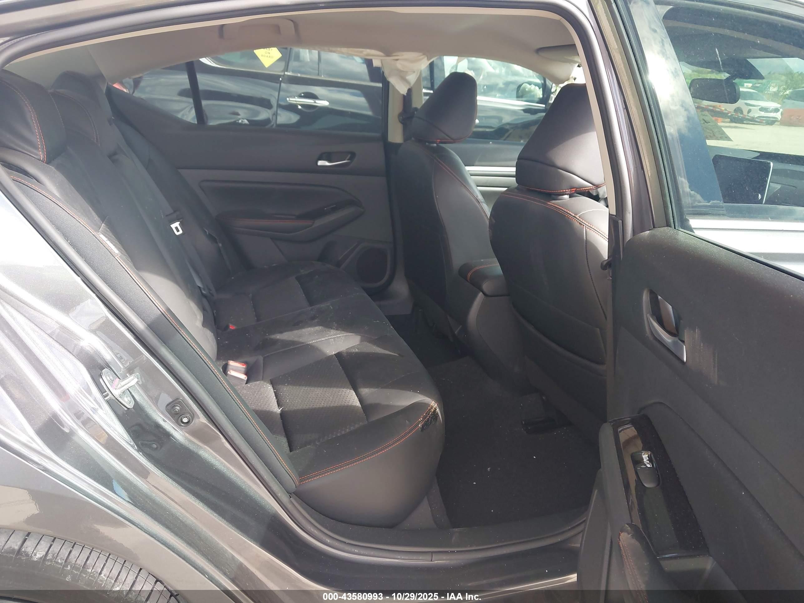 NISSAN ALTIMA image 8